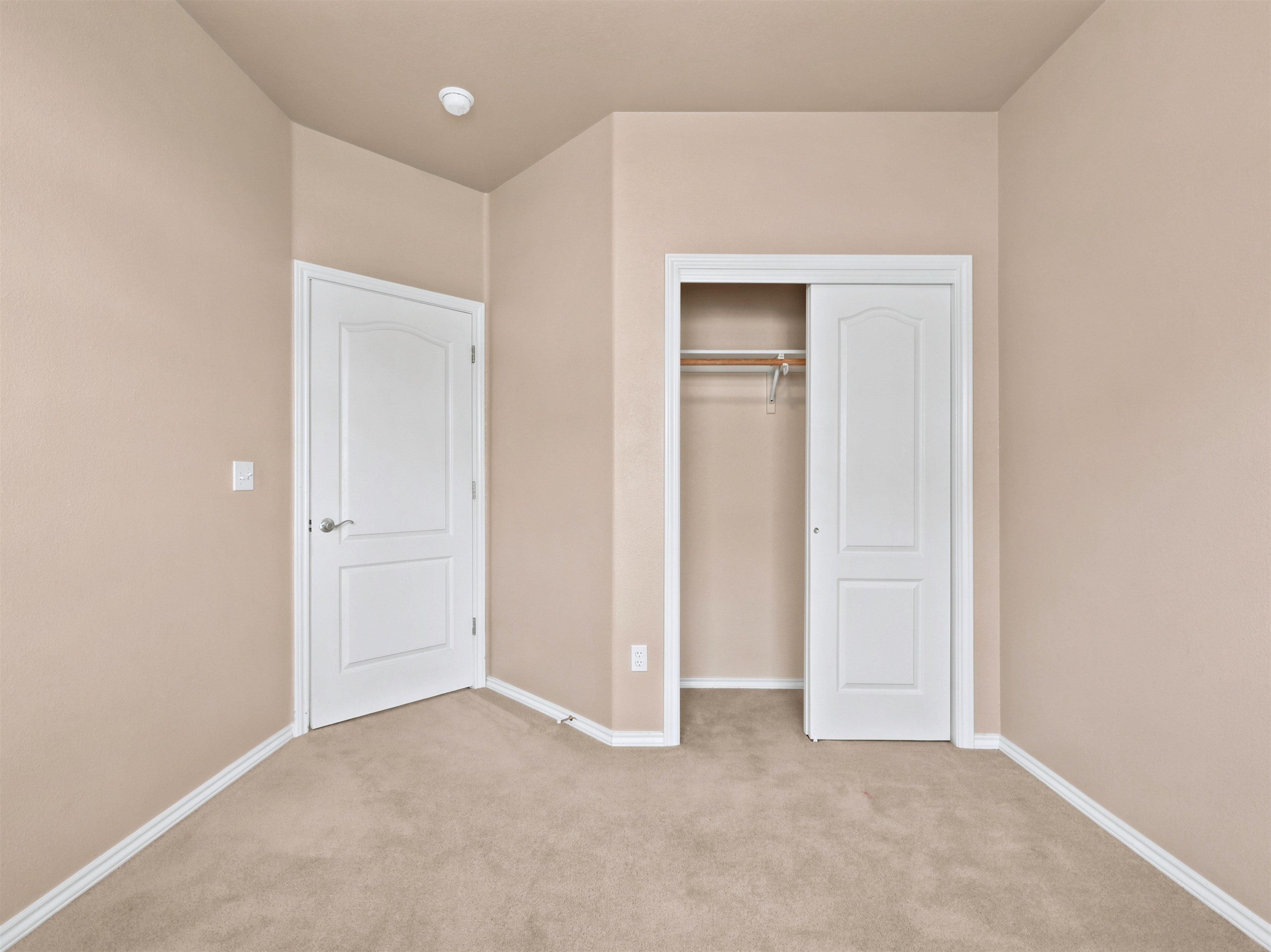 583 1/2 Willoughby Street Property Photo 22
