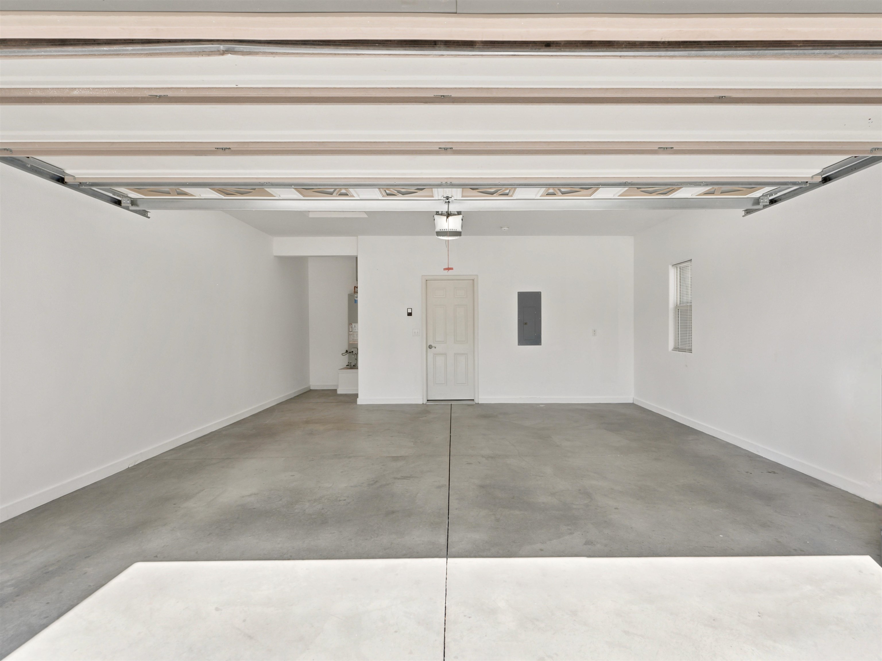 583 1/2 Willoughby Street Property Photo 24