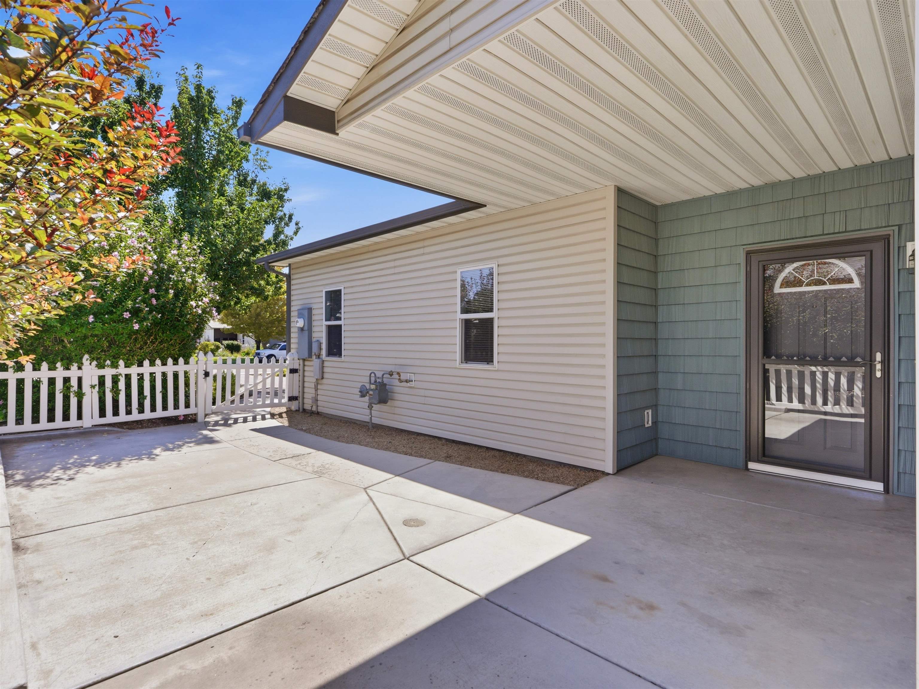 583 1/2 Willoughby Street Property Photo 25