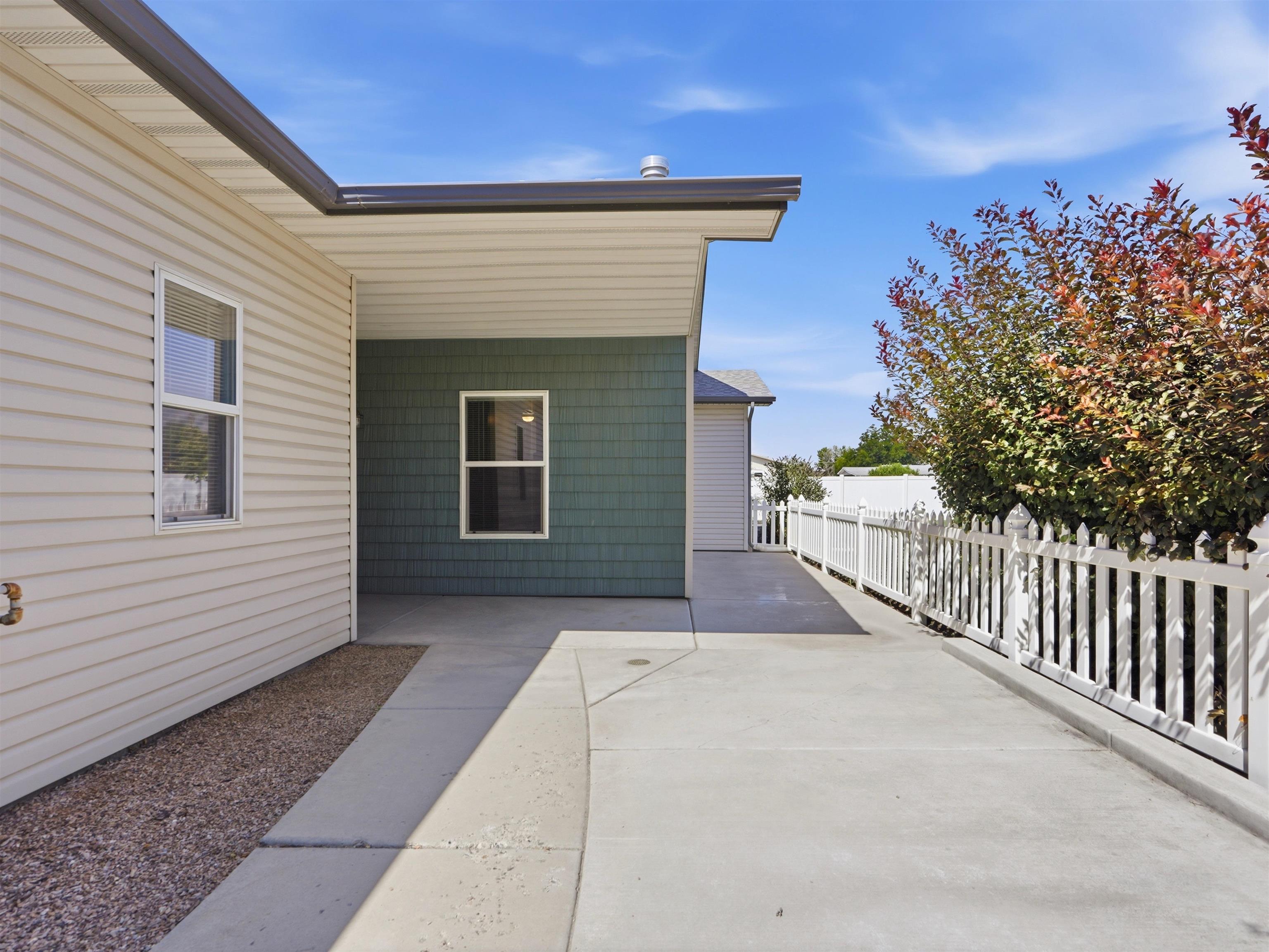 583 1/2 Willoughby Street Property Photo 27