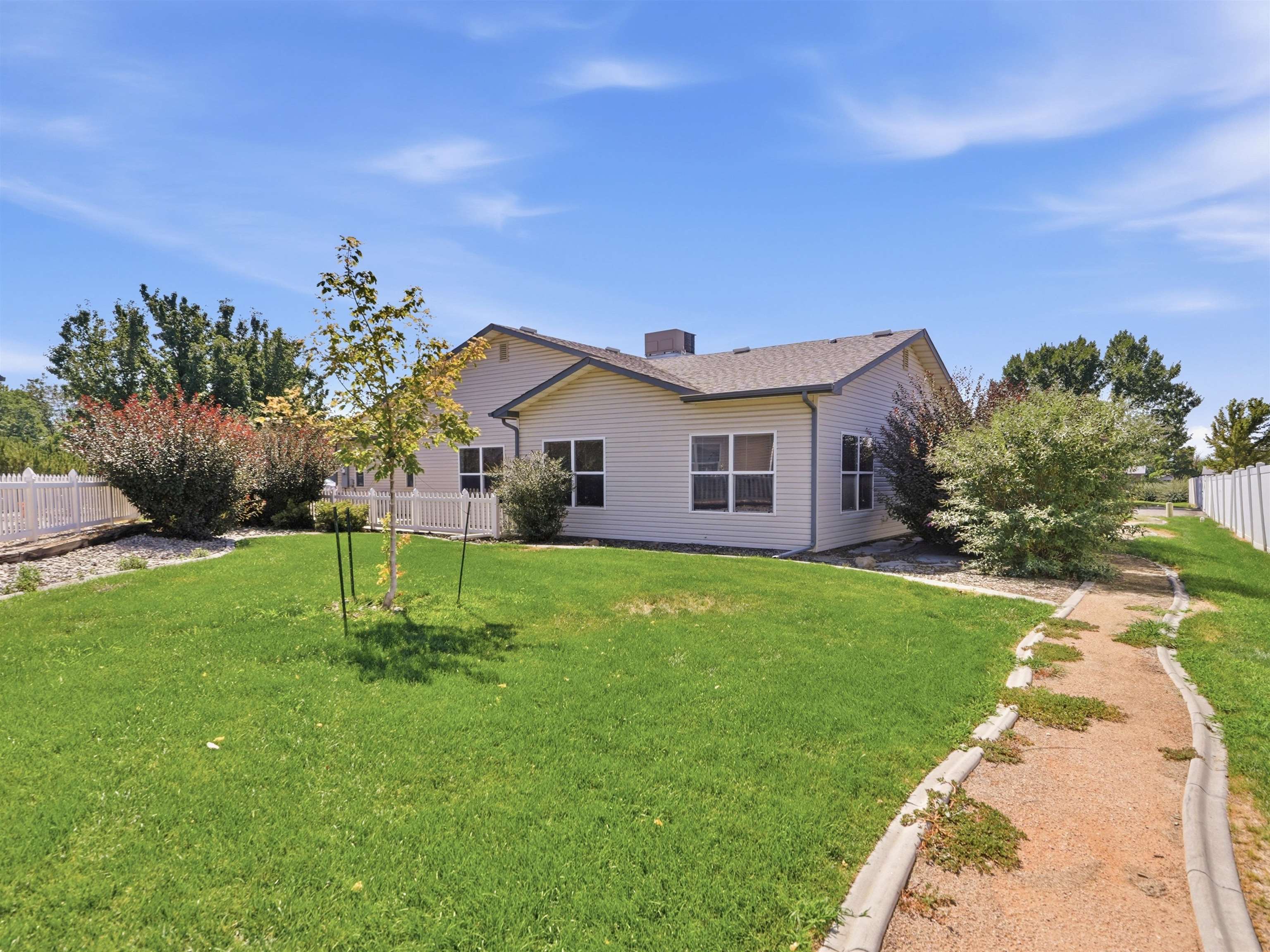 583 1/2 Willoughby Street Property Photo 28