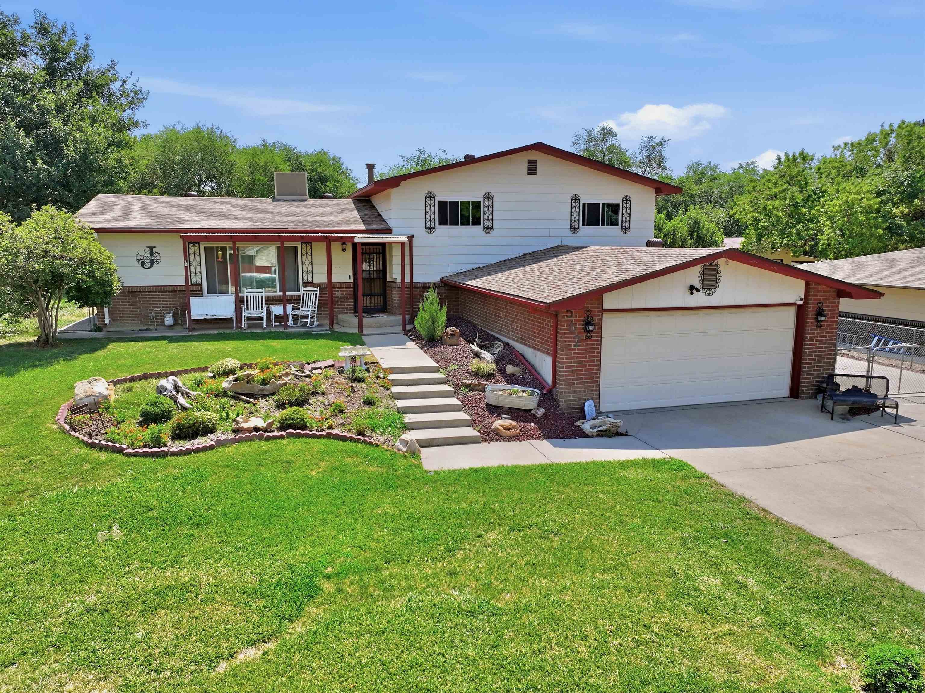 562 Normandy Drive Property Photo 6