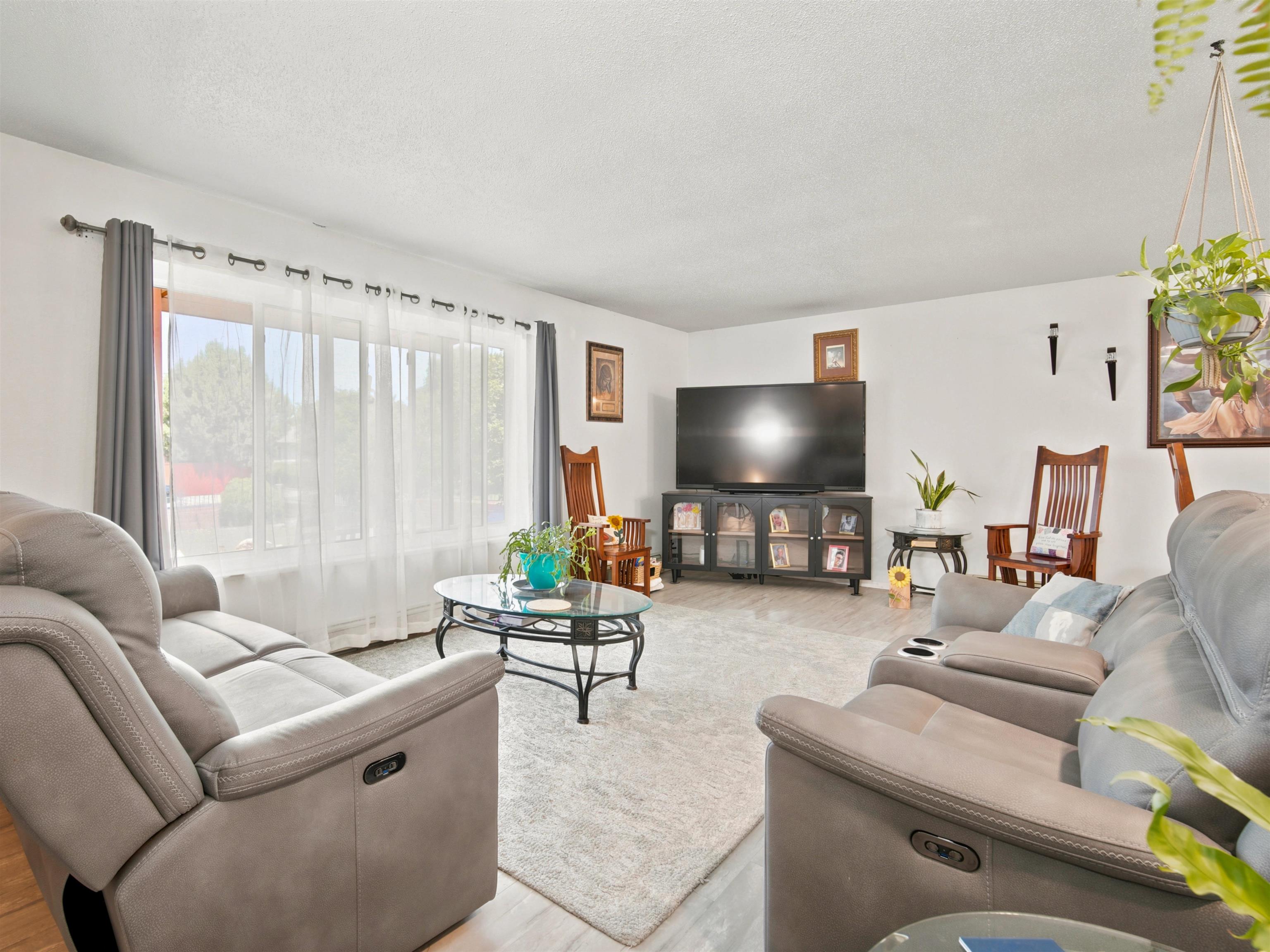 562 Normandy Drive Property Photo 7
