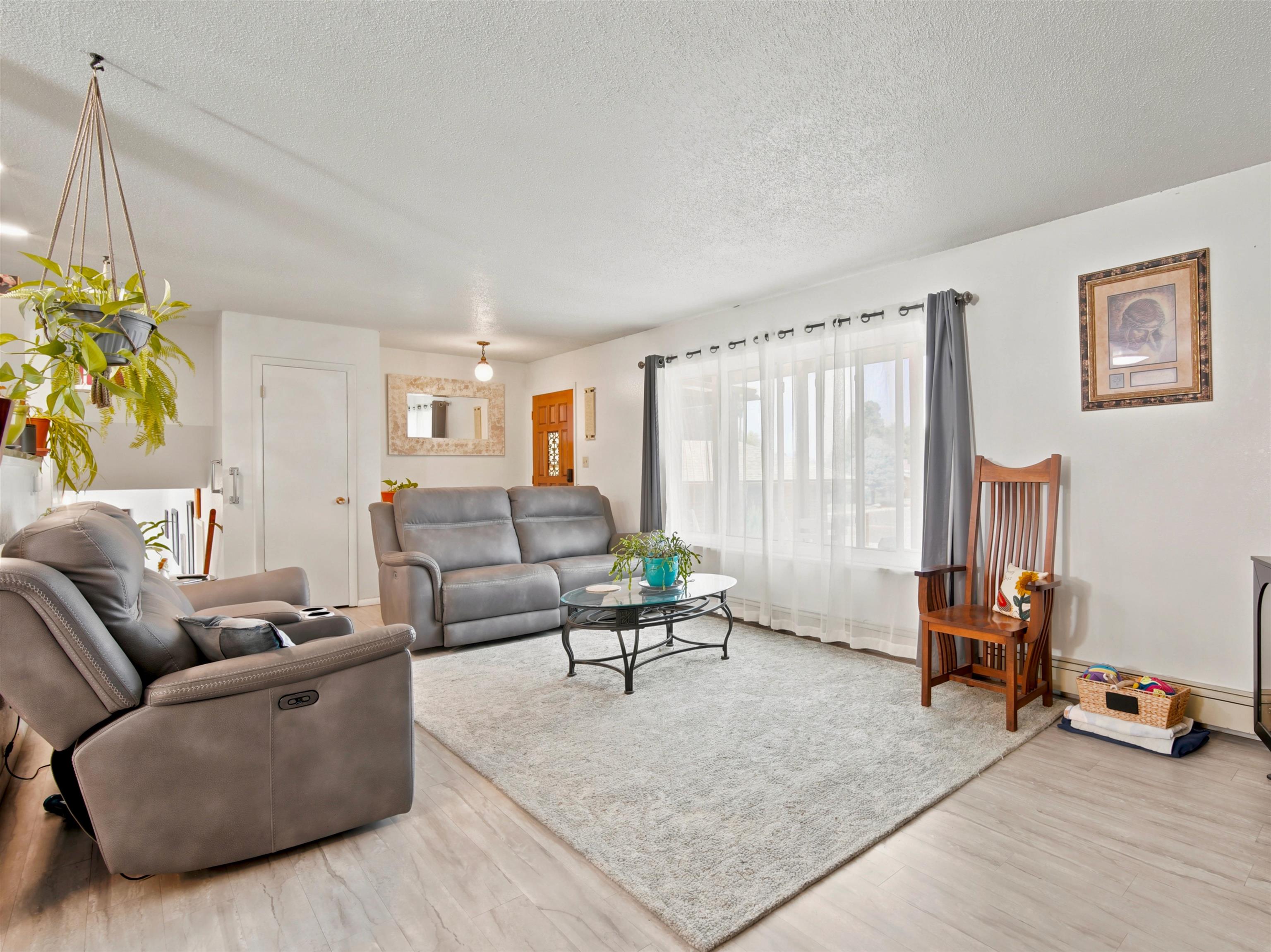 562 Normandy Drive Property Photo 9