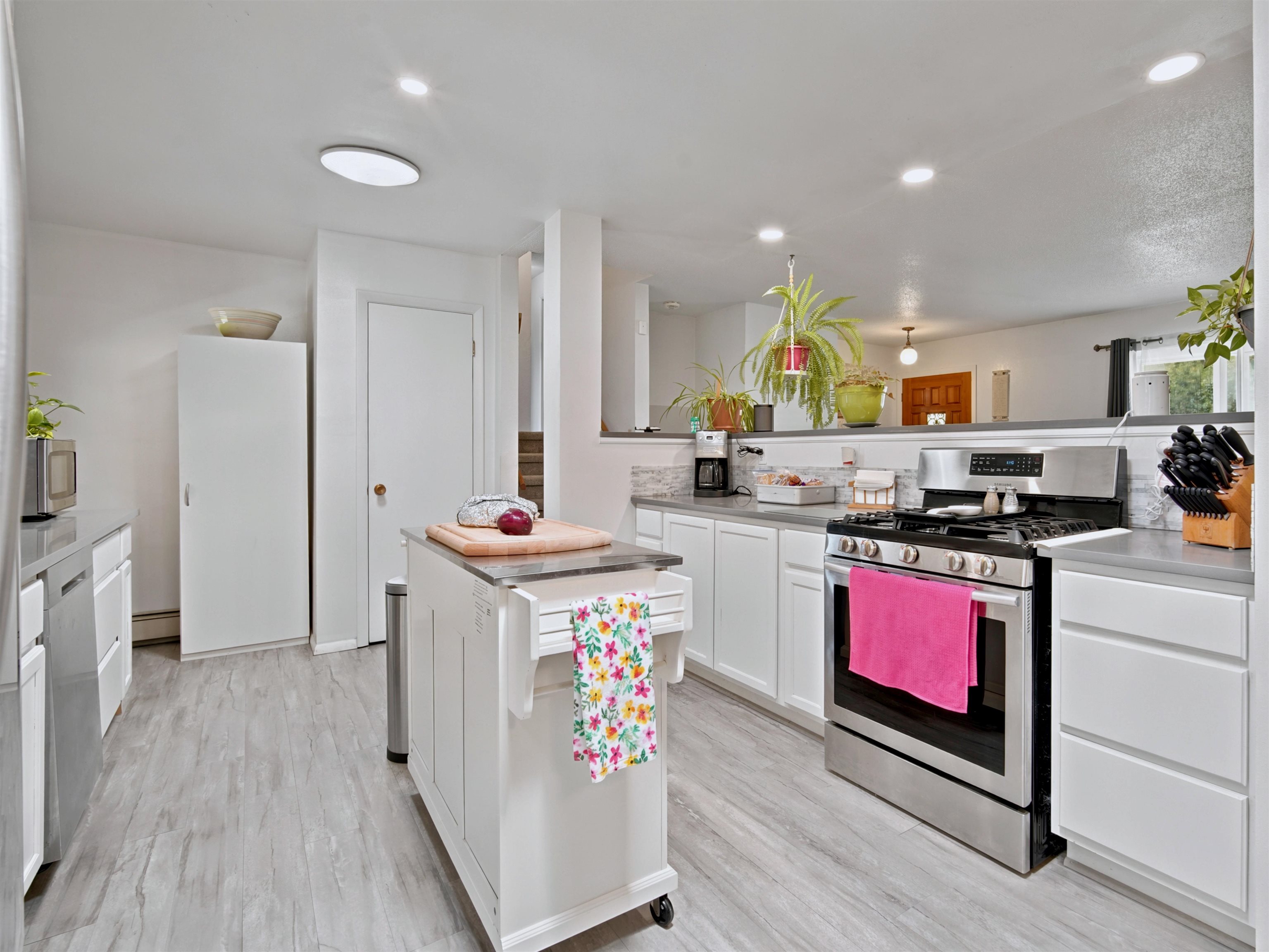 562 Normandy Drive Property Photo 12