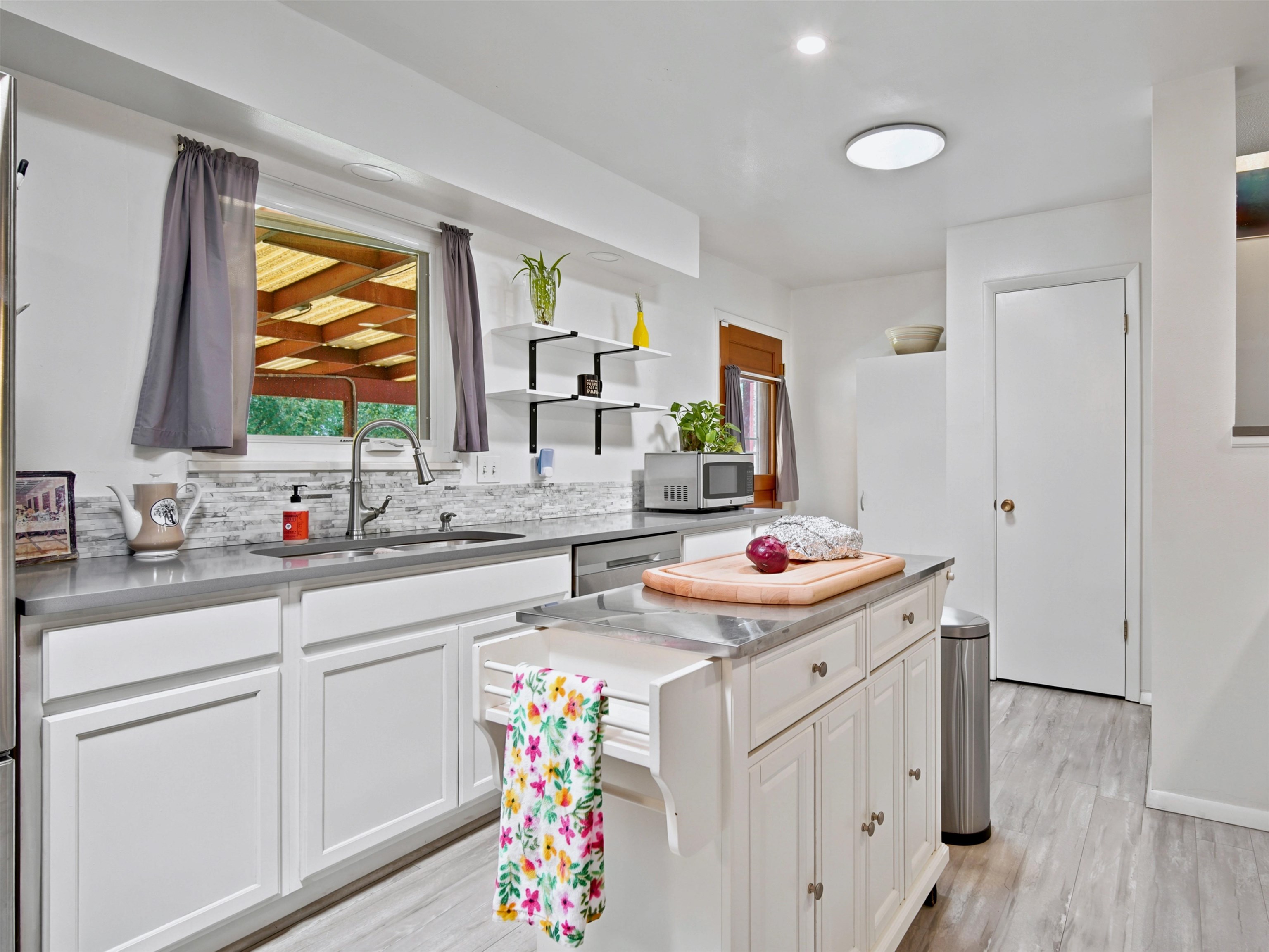 562 Normandy Drive Property Photo 13