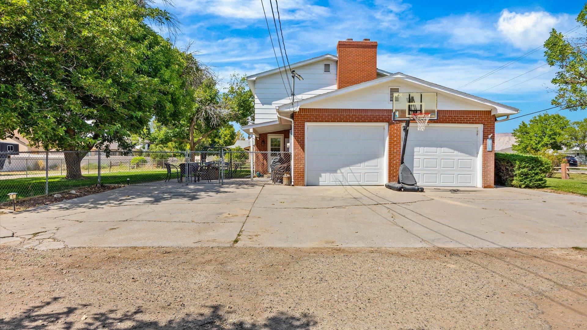 661 29 1/2 Road Property Photo 3
