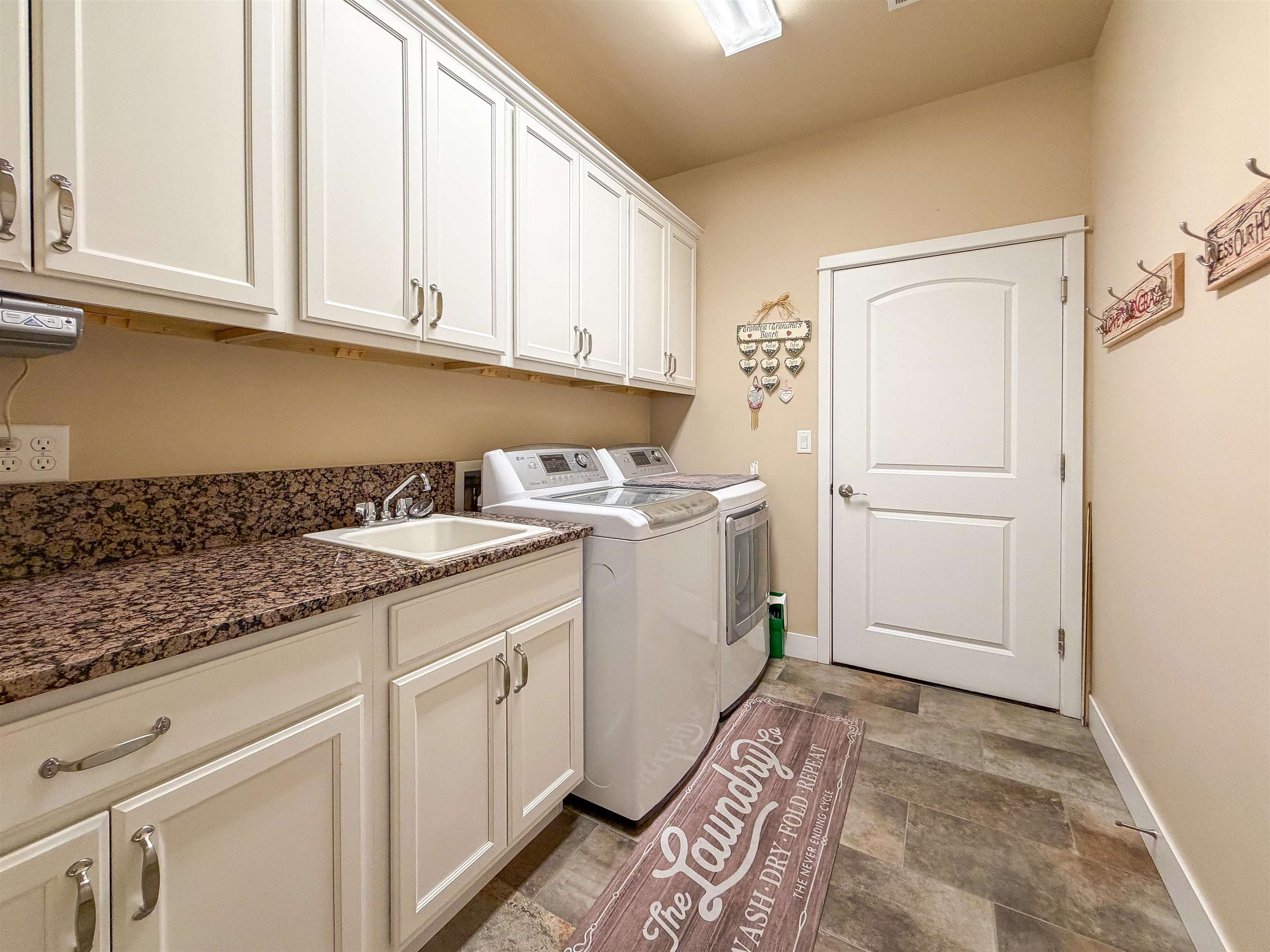 2498 Josefine Lane Property Photo 28