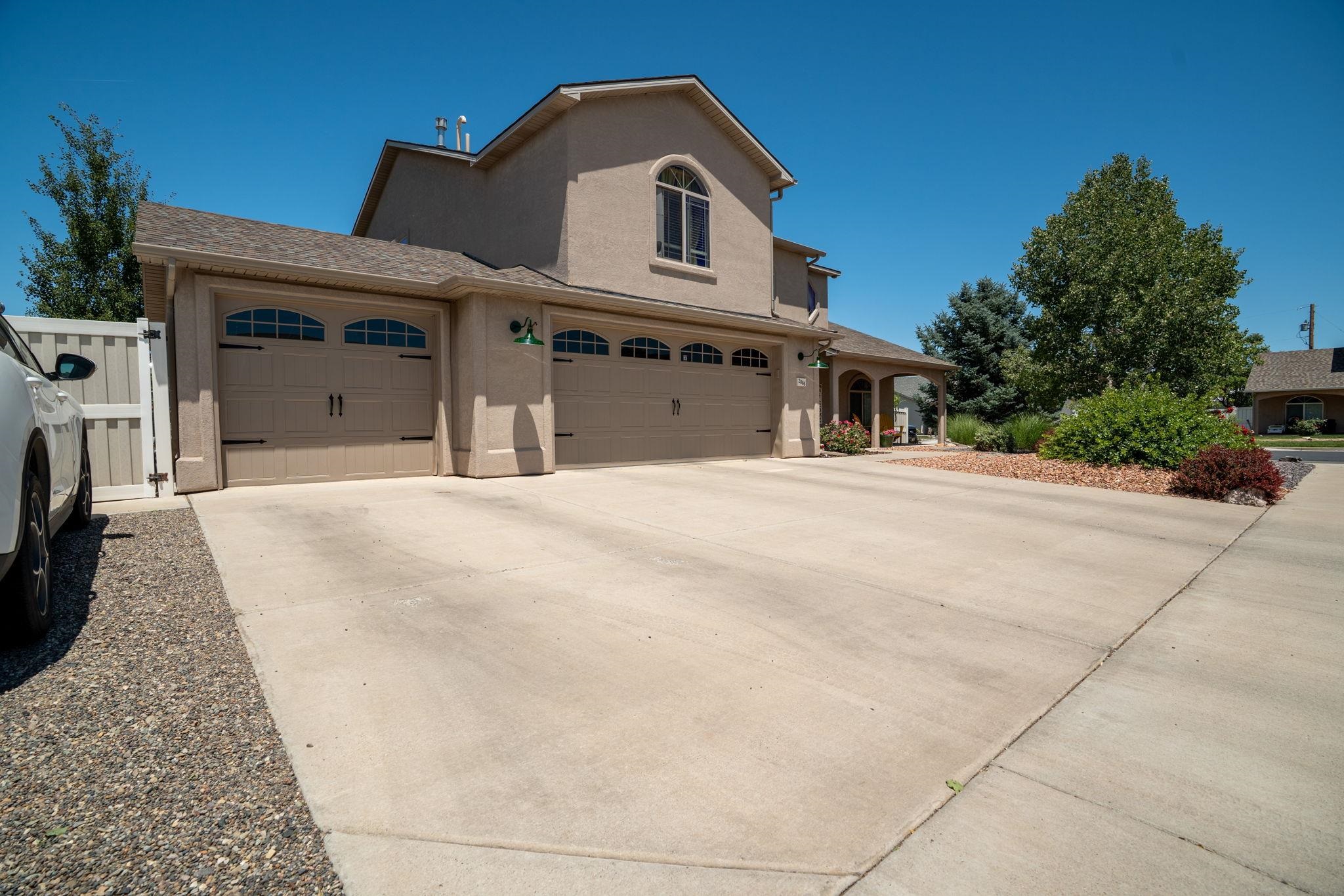 2886 Fall Creek Drive Property Photo 4