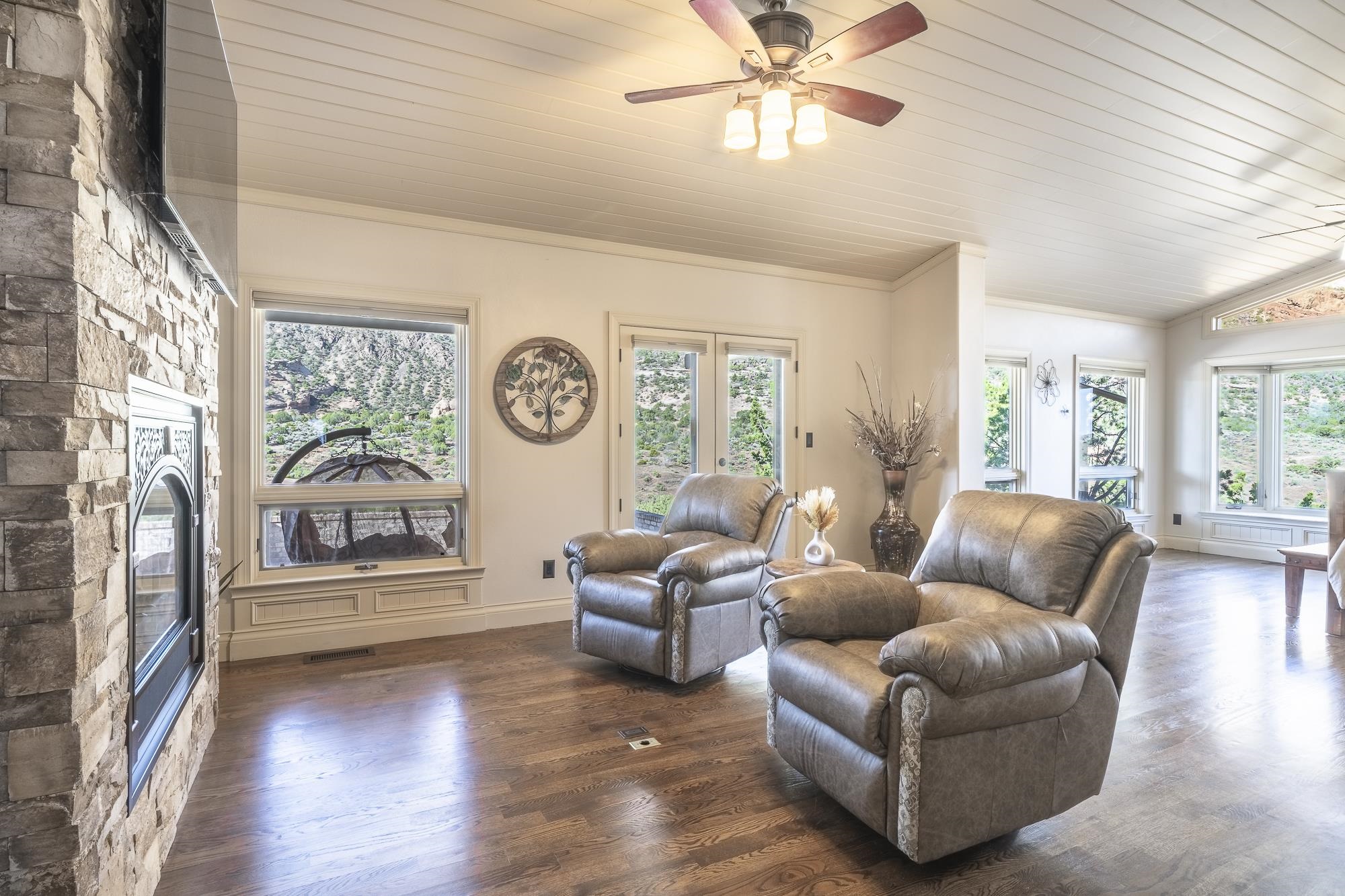 363 Granite Falls Way Property Photo 15