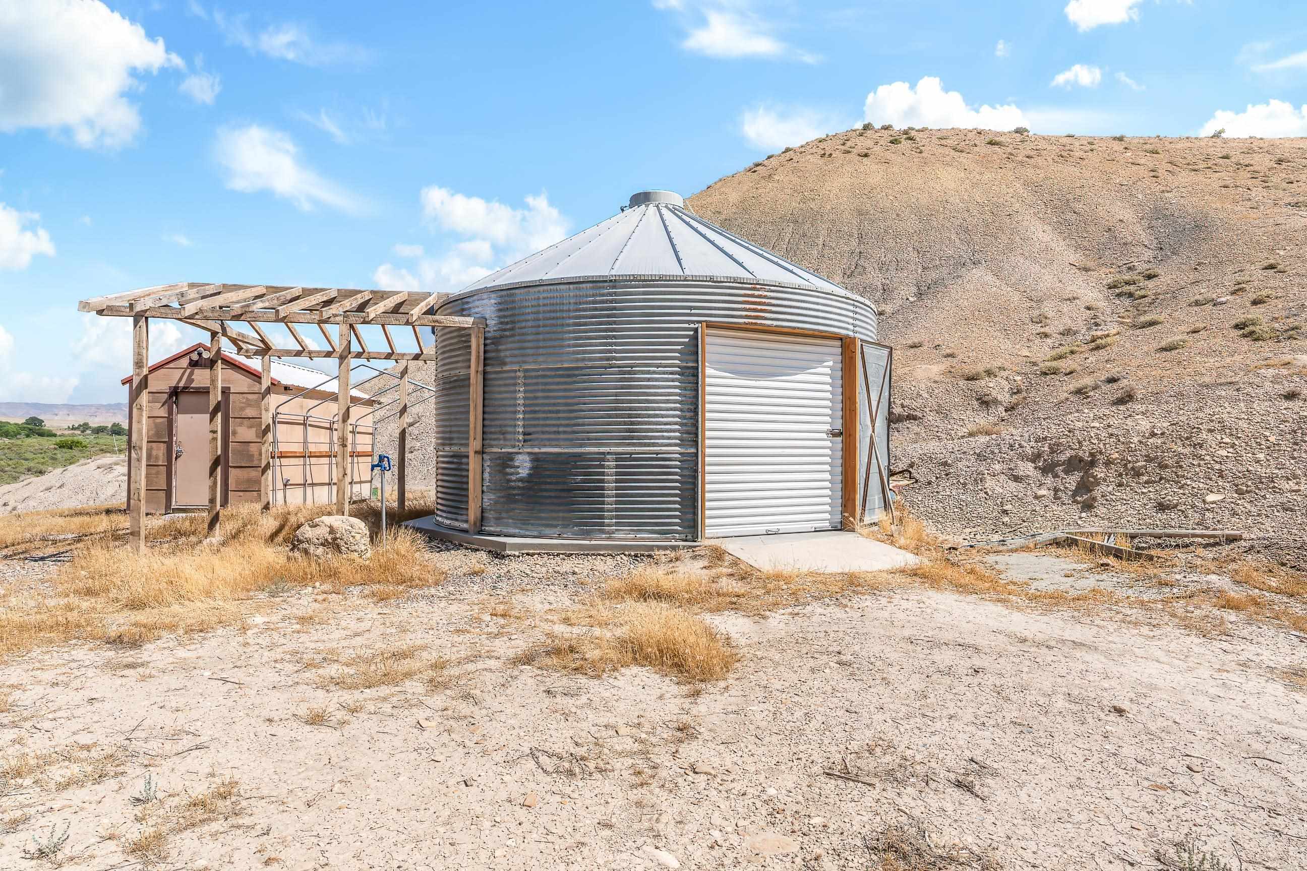1796 10 Road Property Photo 6