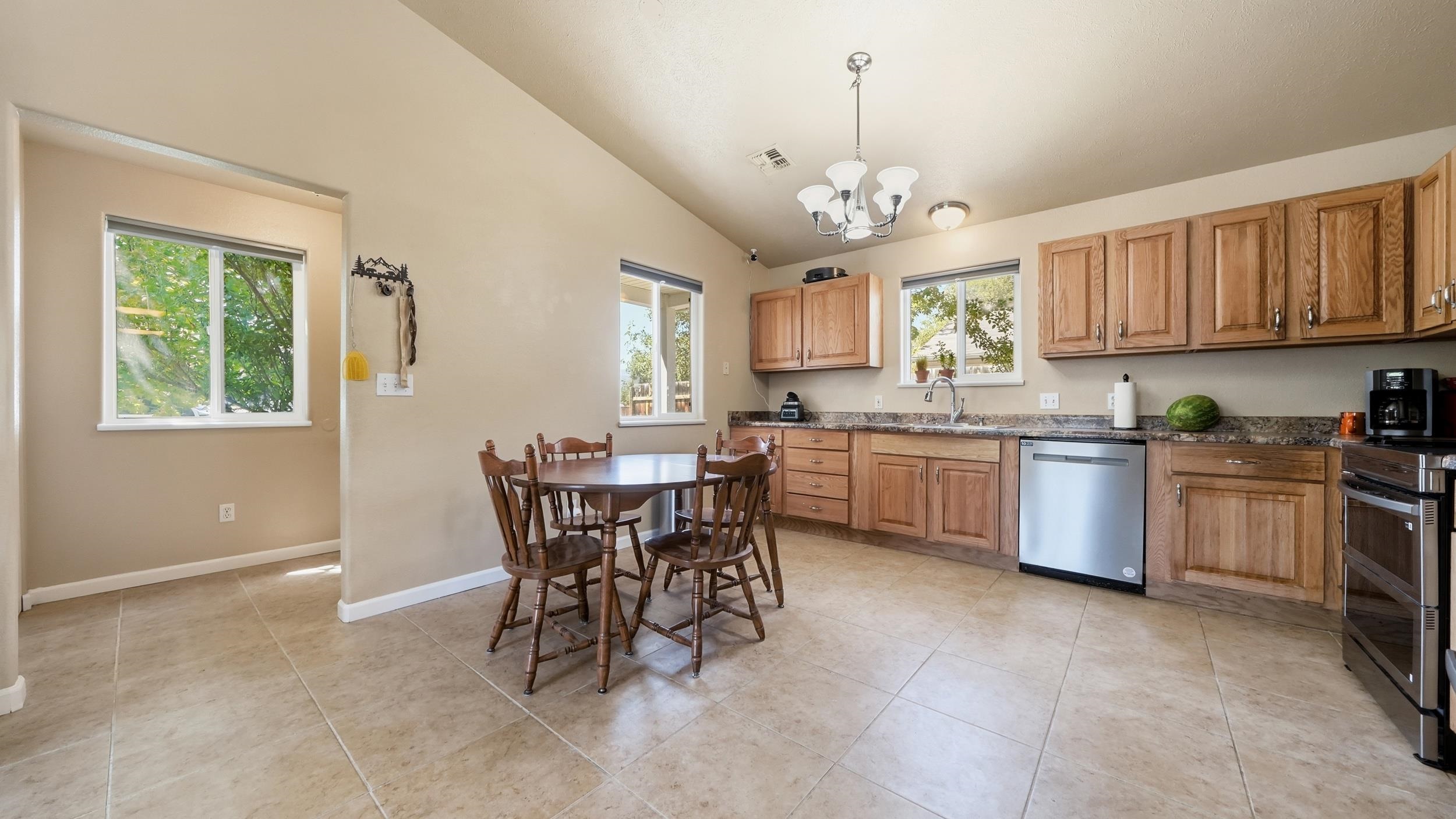 815 E Harrison Avenue Property Photo 6