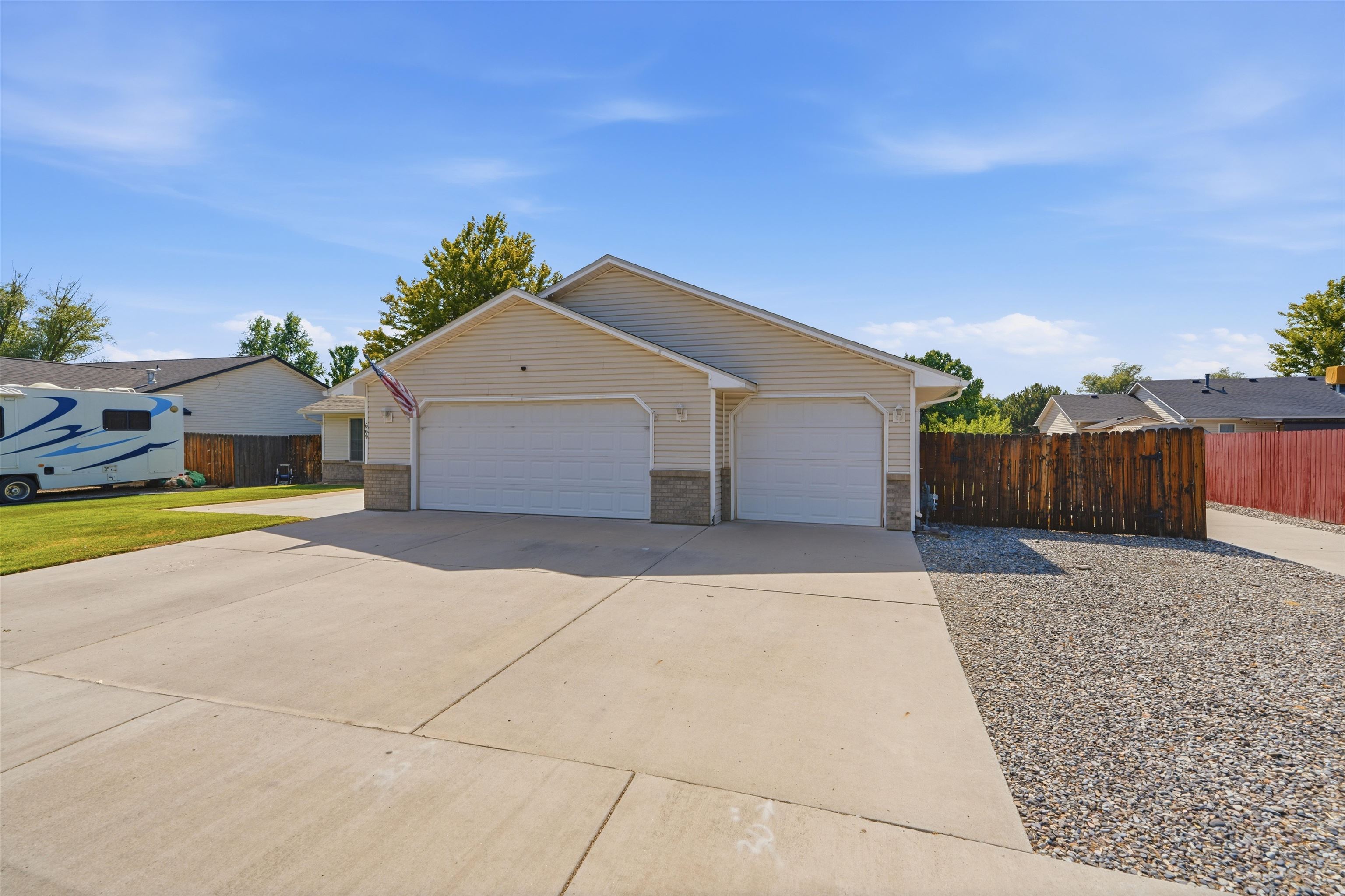 669 Marshall Street Property Photo 3
