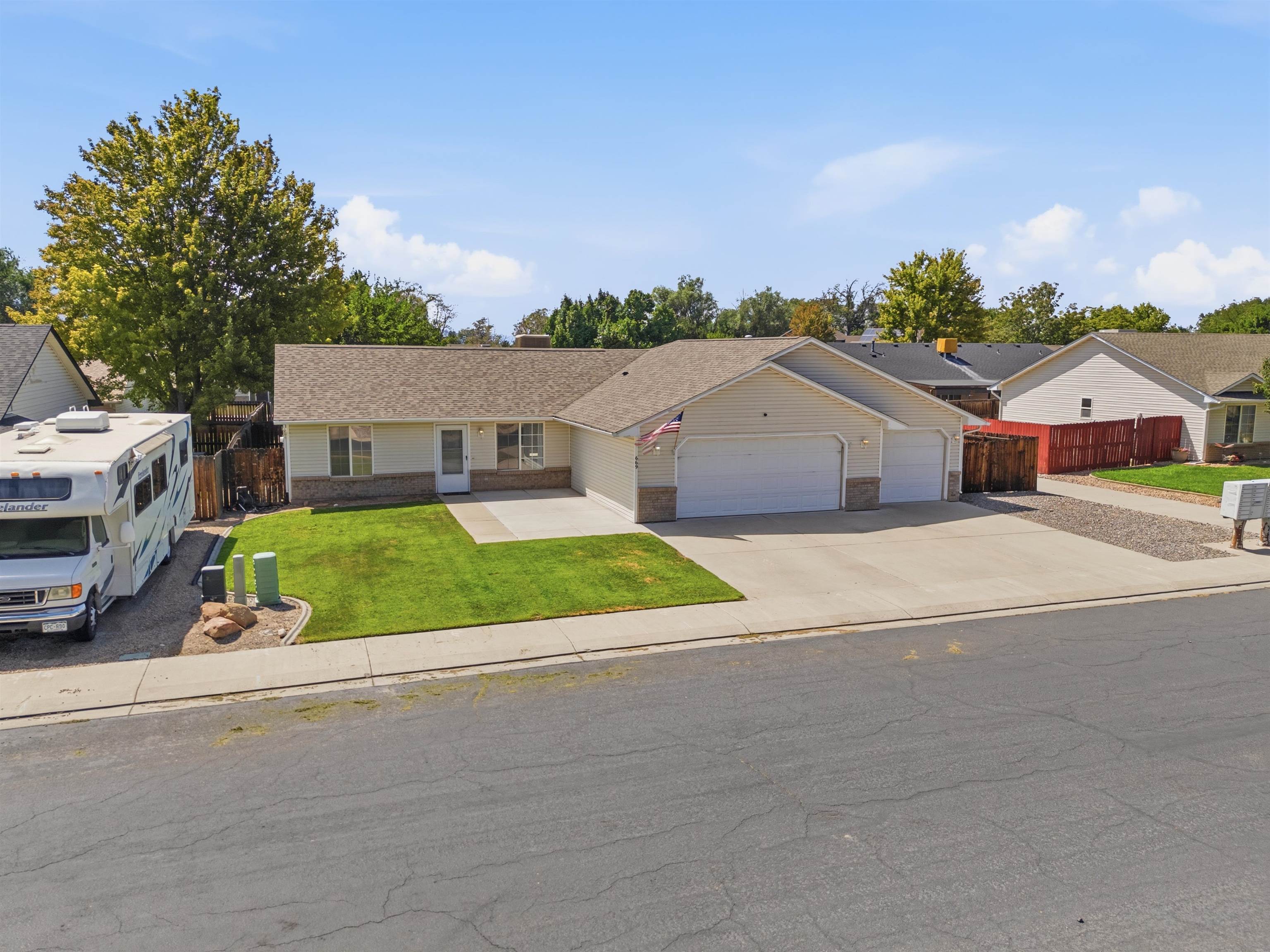 669 Marshall Street Property Photo 4