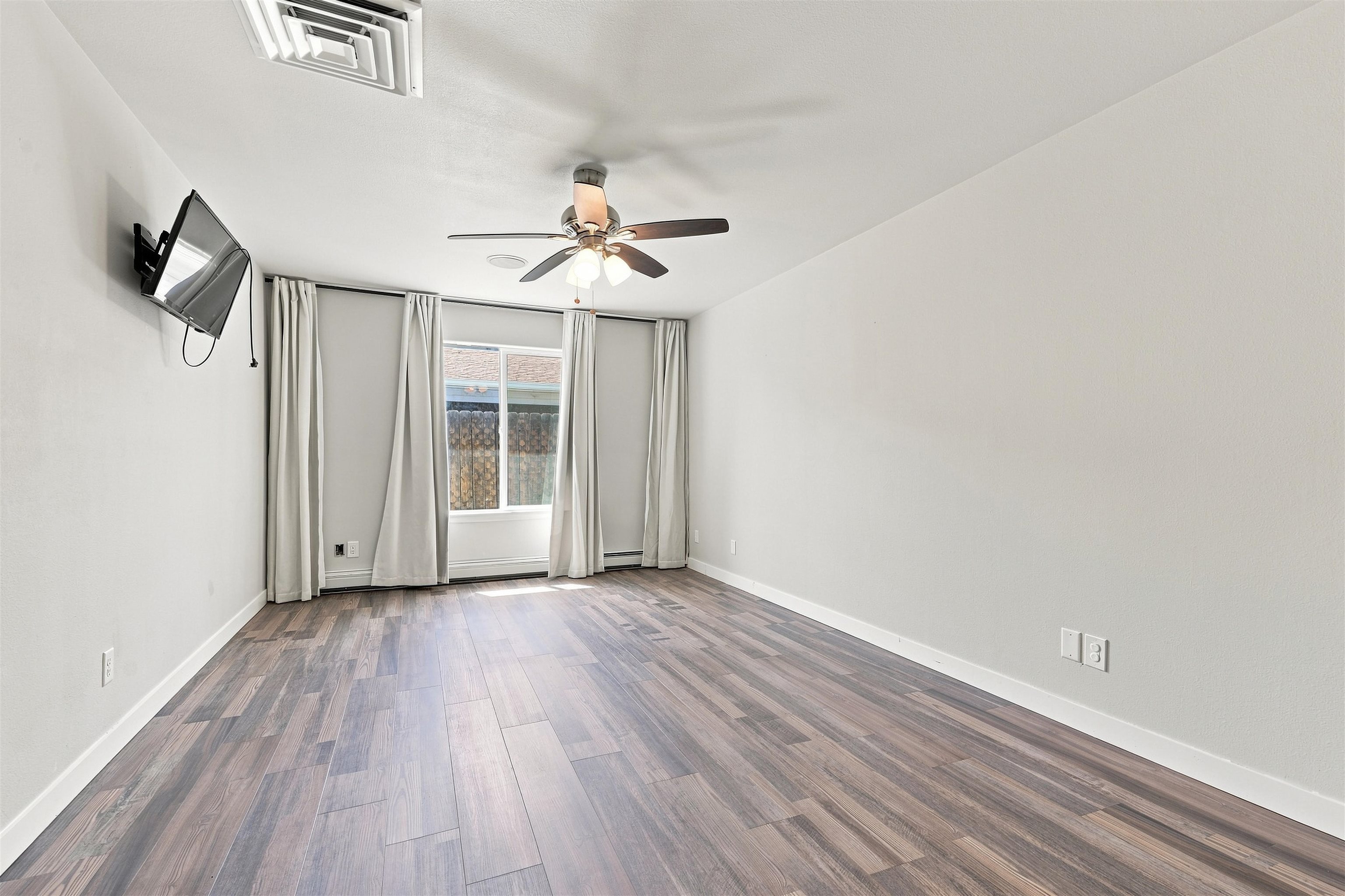 669 Marshall Street Property Photo 15