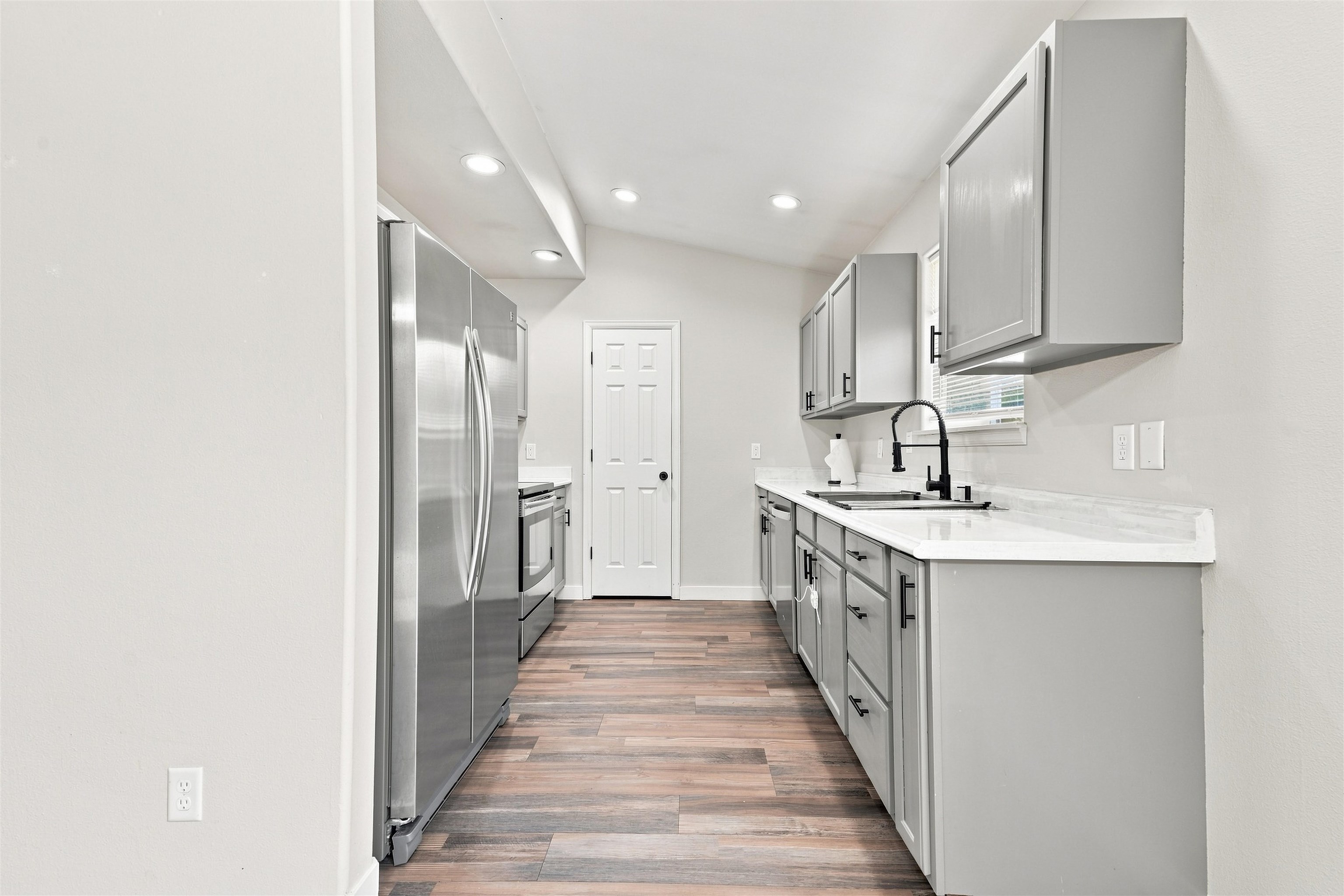 669 Marshall Street Property Photo 17