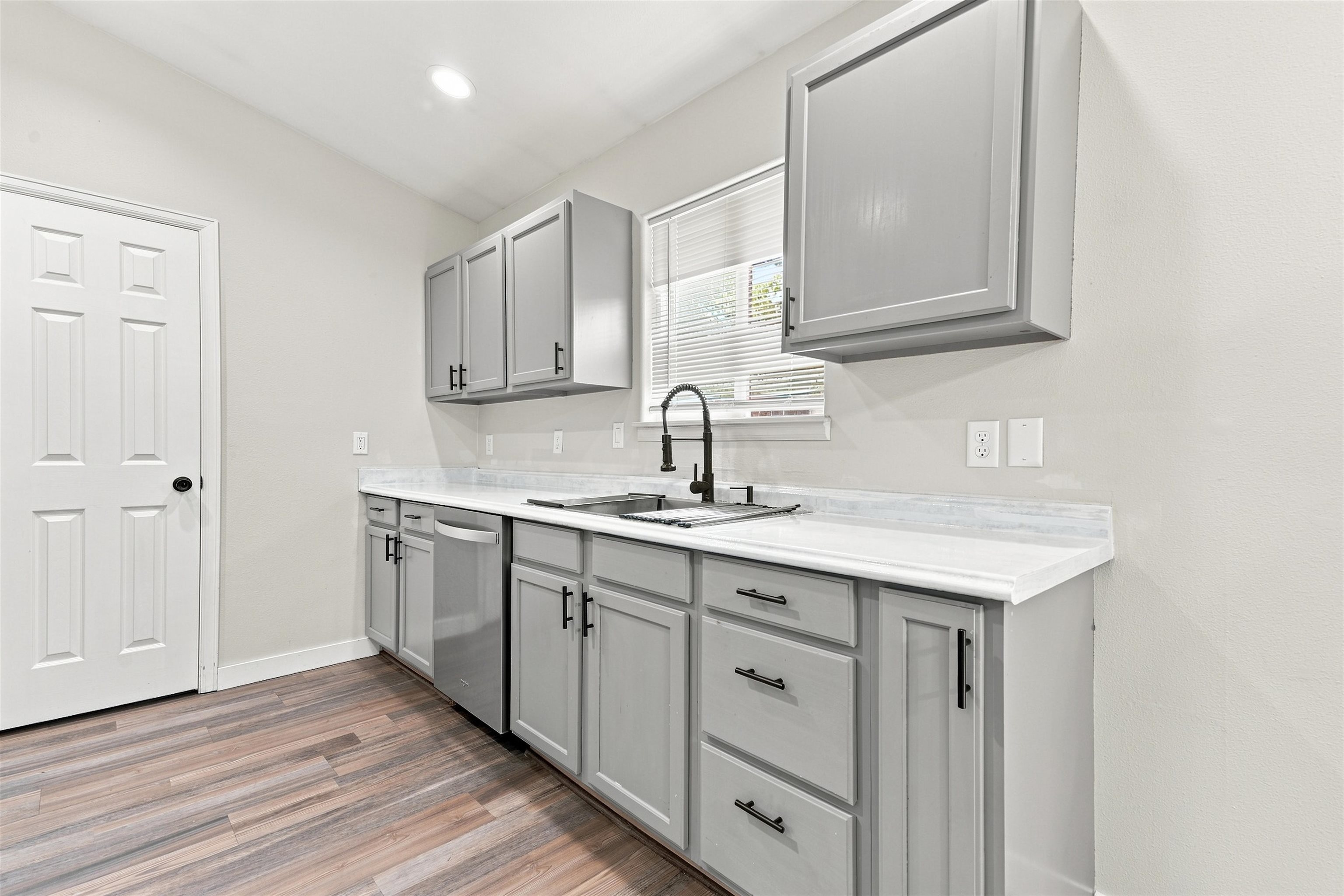 669 Marshall Street Property Photo 18