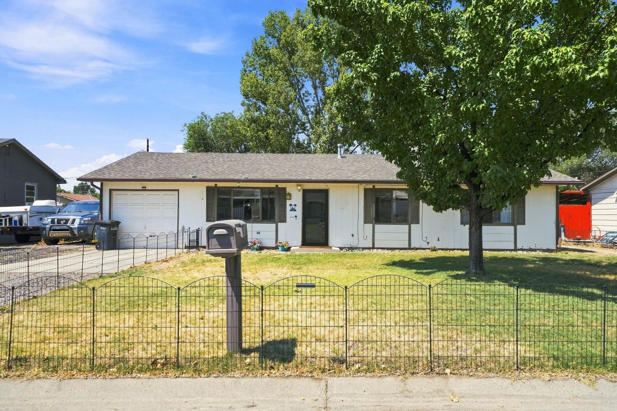 447 Doris Road Property Photo 2