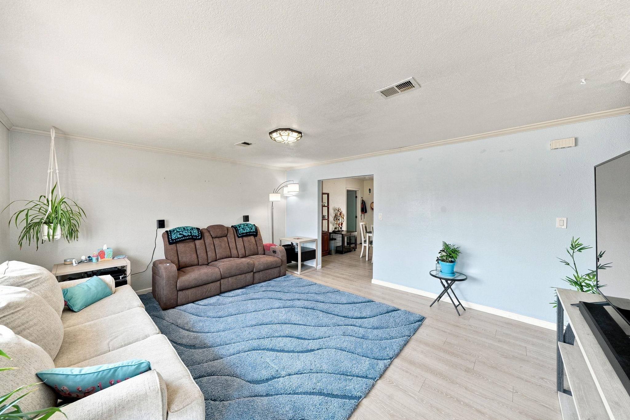447 Doris Road Property Photo 3