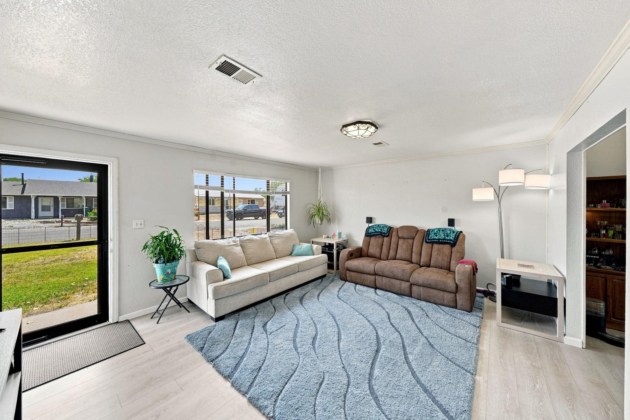 447 Doris Road Property Photo 4