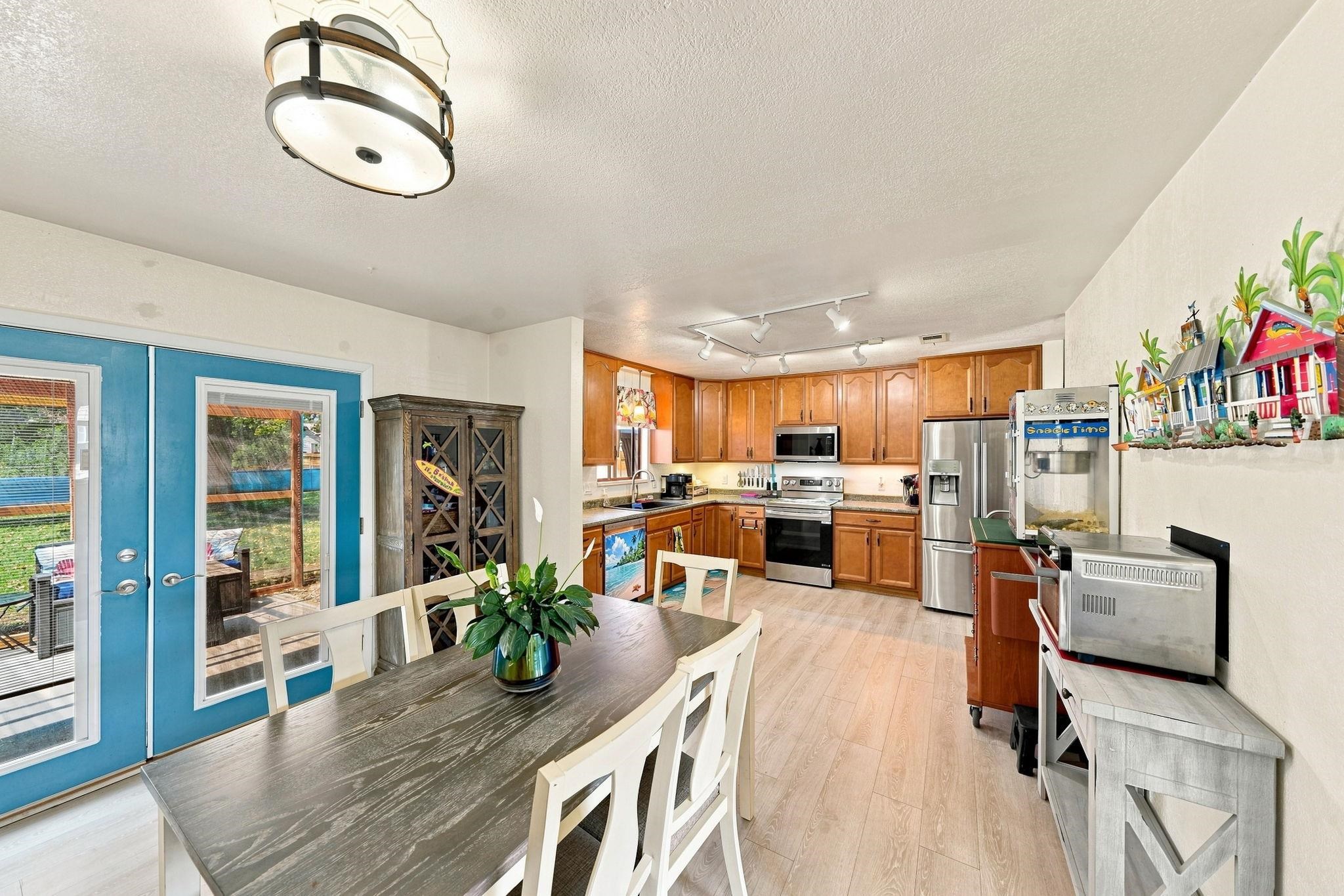 447 Doris Road Property Photo 8