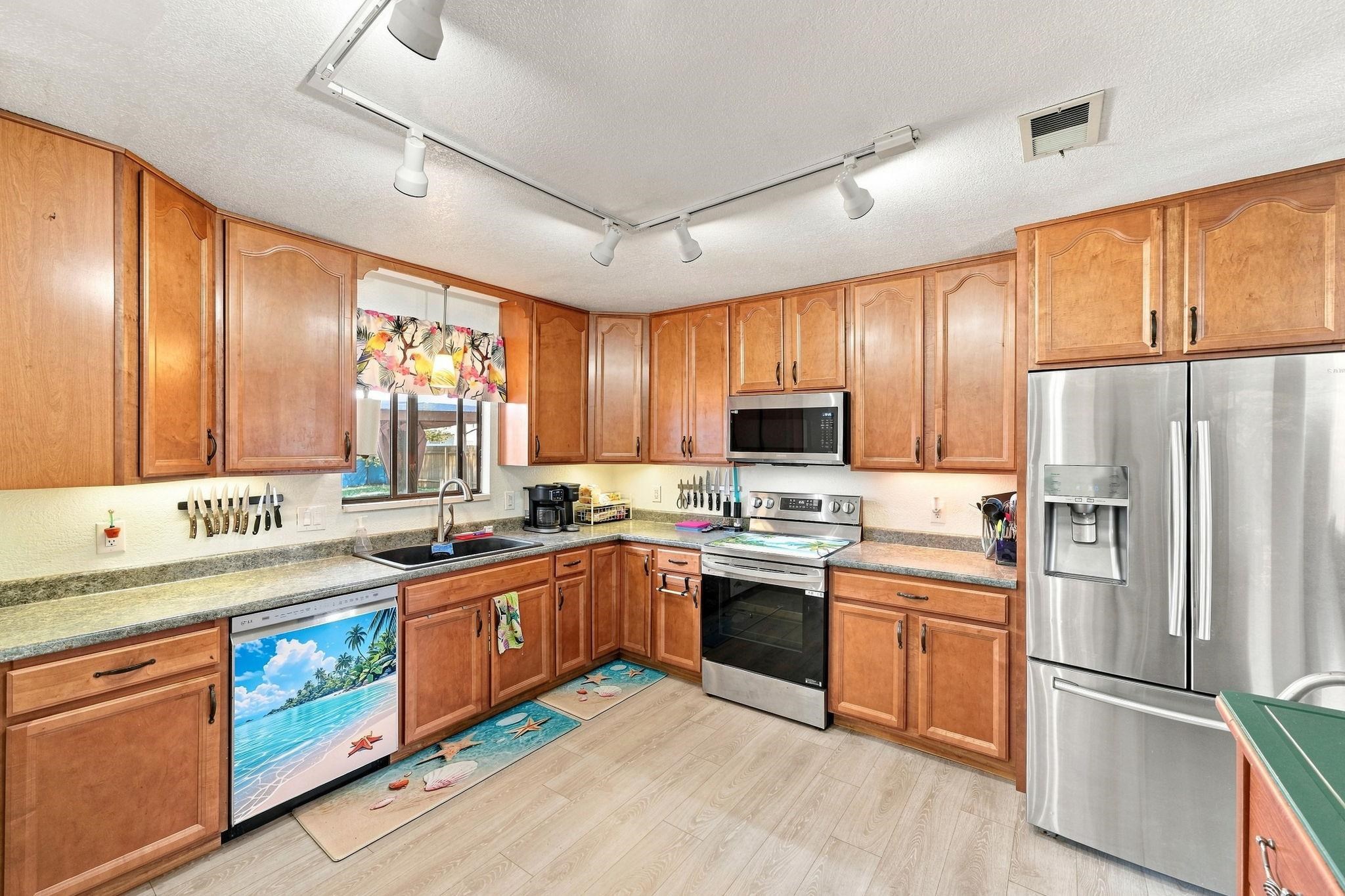 447 Doris Road Property Photo 9