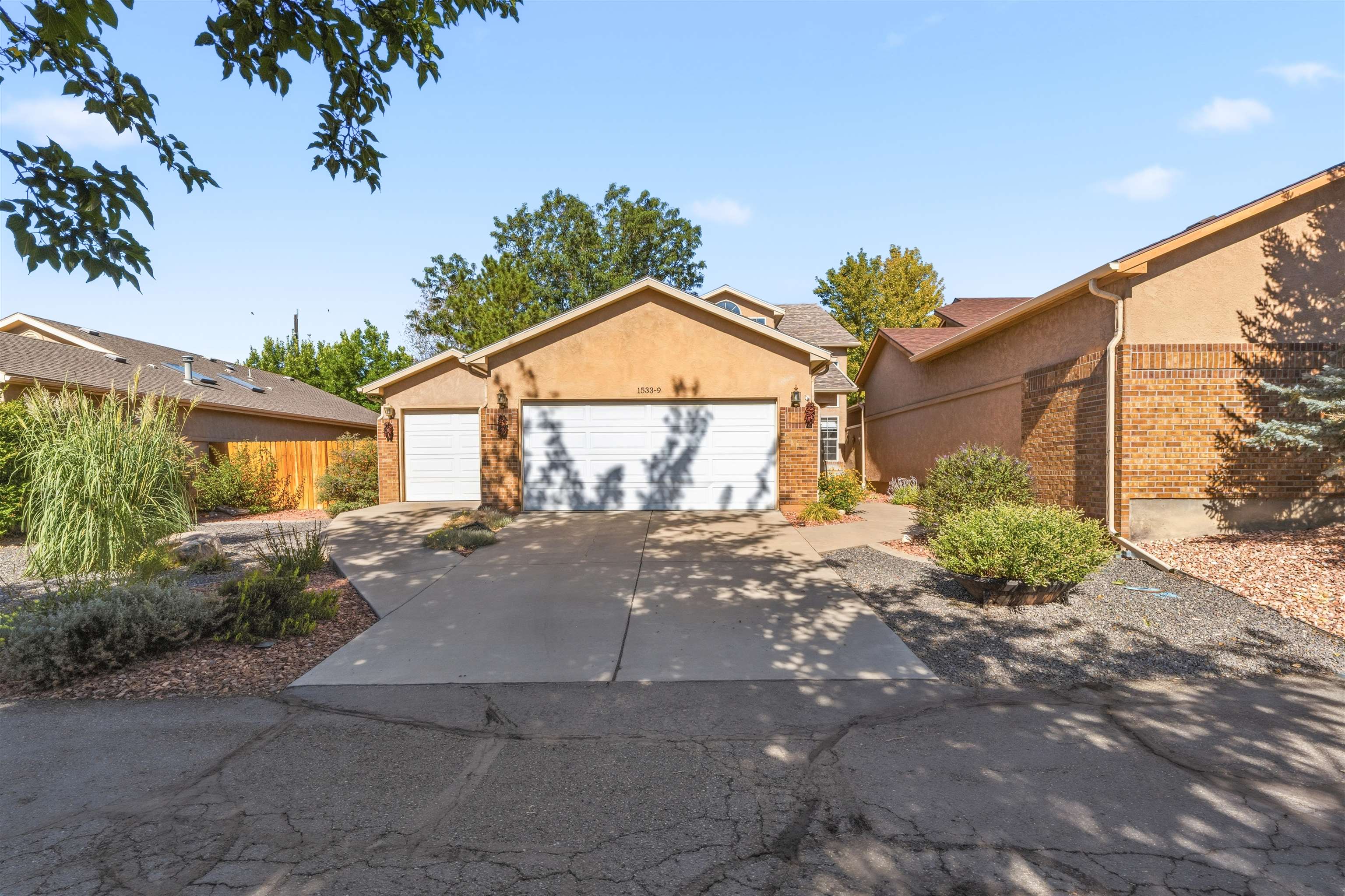 1533 Crest View Way Property Photo 1