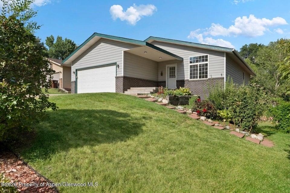 660 Aspen Avenue Property Photo 1