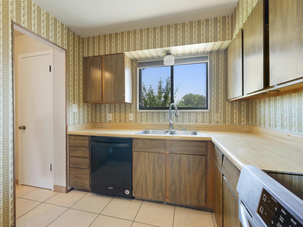 533 Gardner Way Property Photo 7