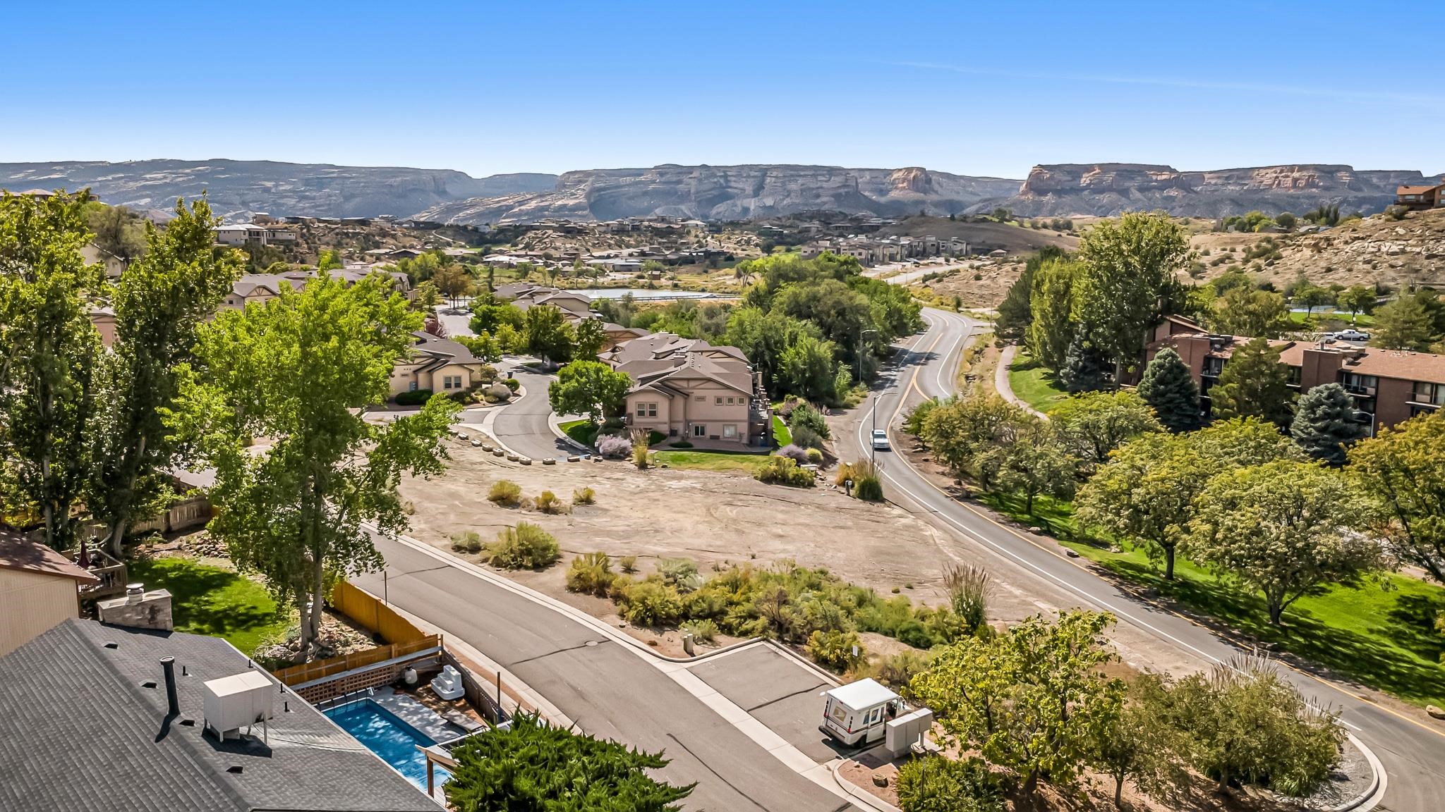 370, 372 Cliff View Drive Property Photo 14