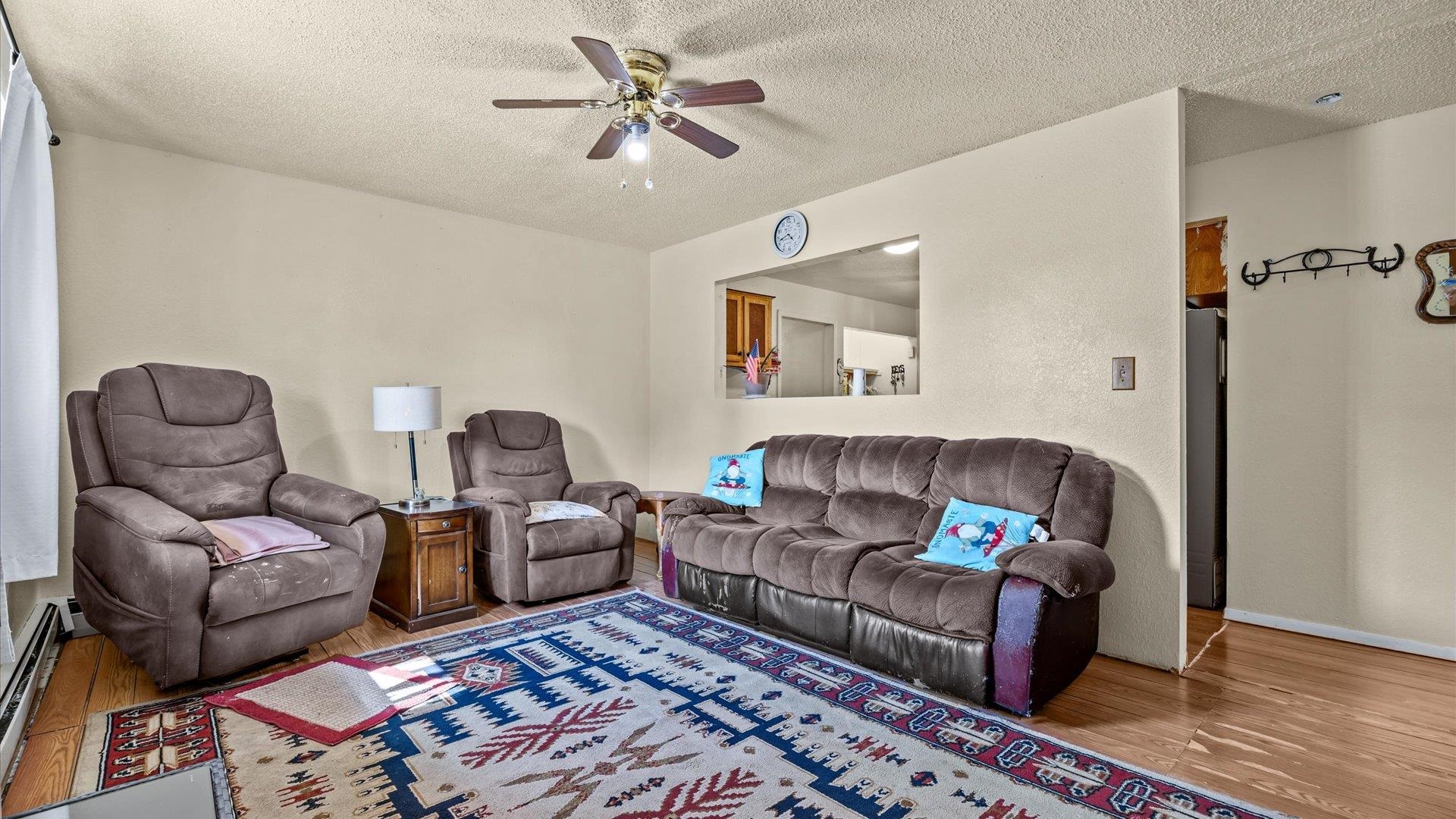 466 Santee Street Property Photo 4