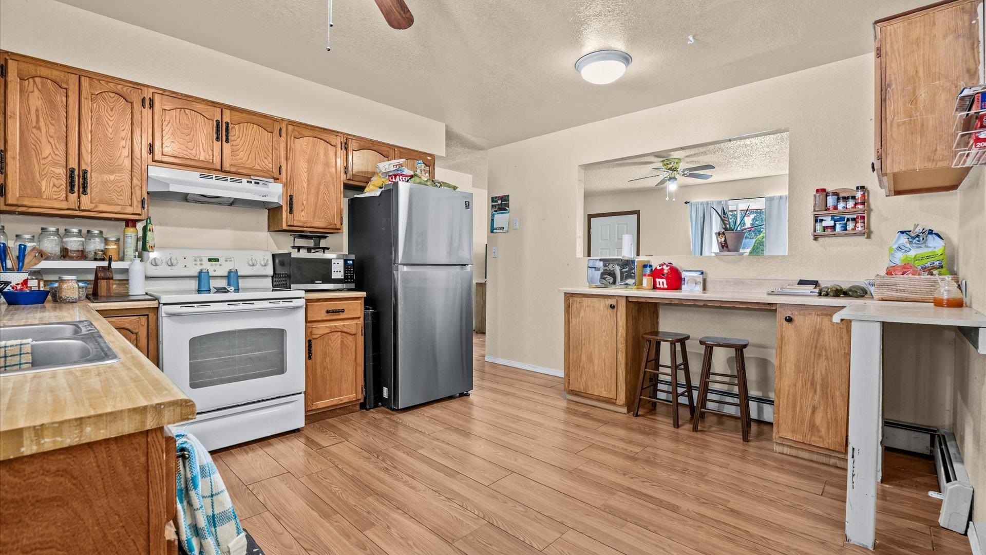 466 Santee Street Property Photo 5