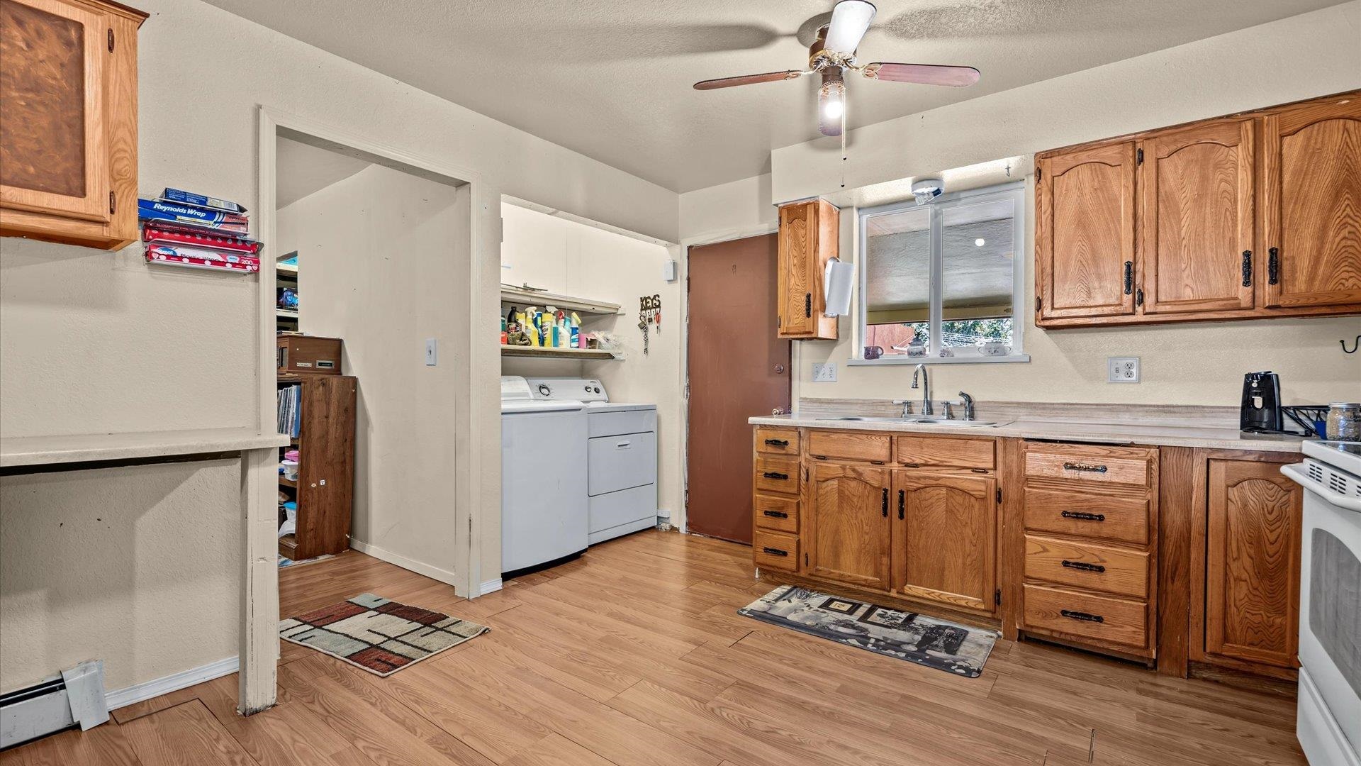 466 Santee Street Property Photo 6