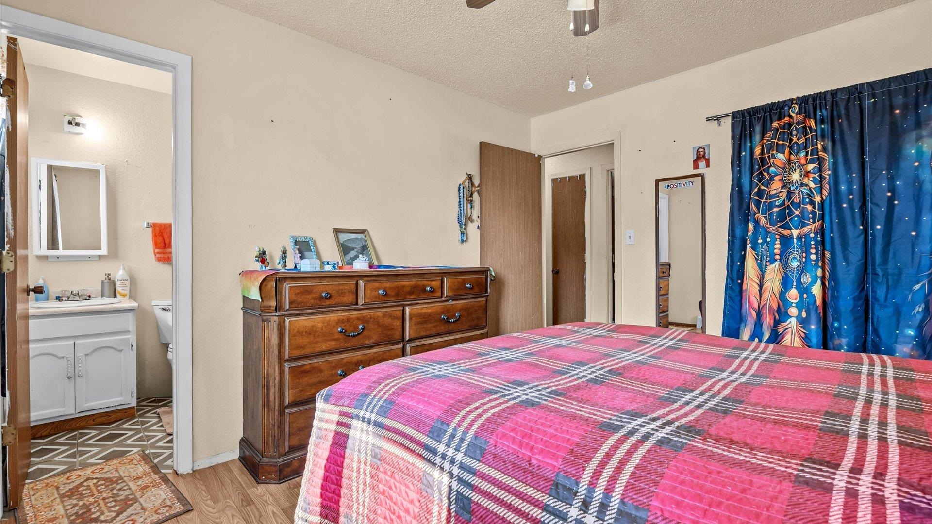 466 Santee Street Property Photo 10