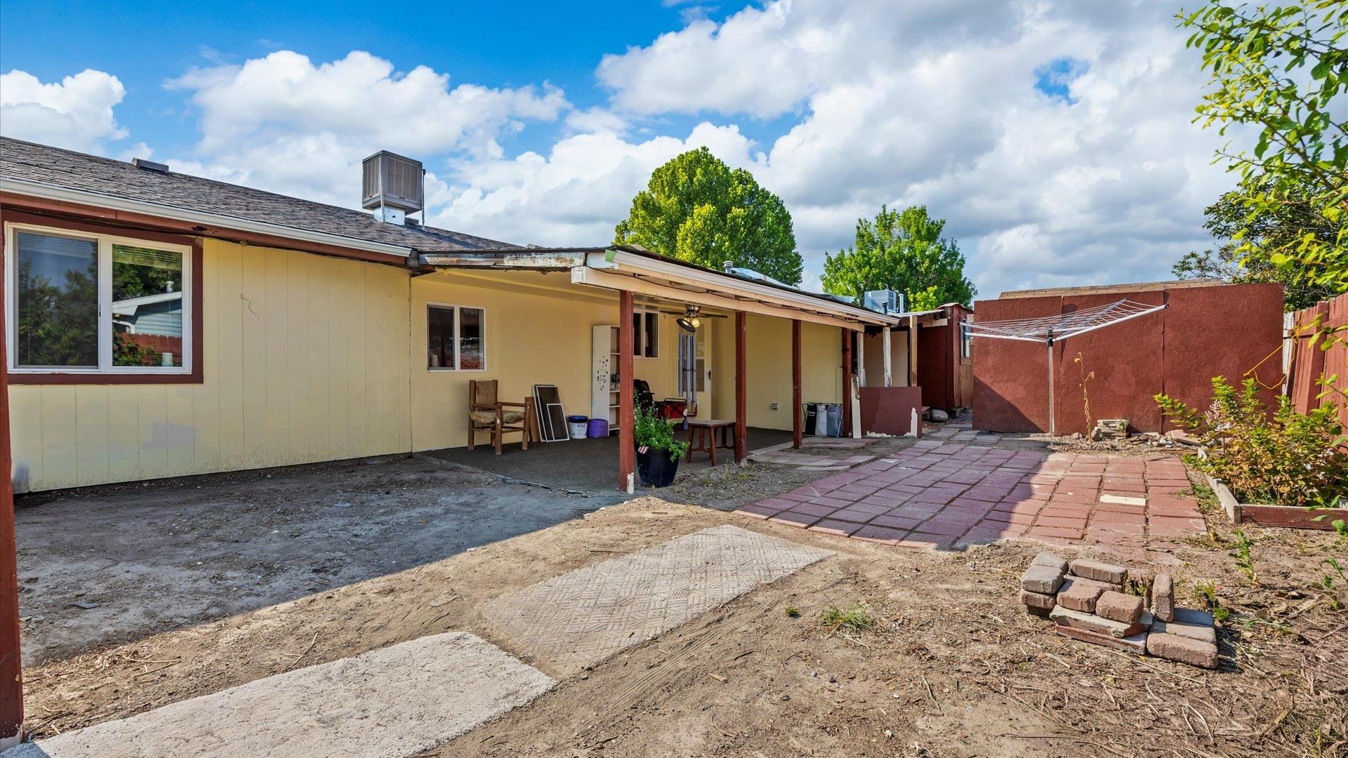 466 Santee Street Property Photo 16