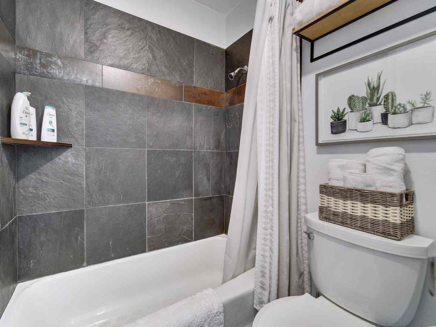 3231 Lakeside Drive Property Photo 8