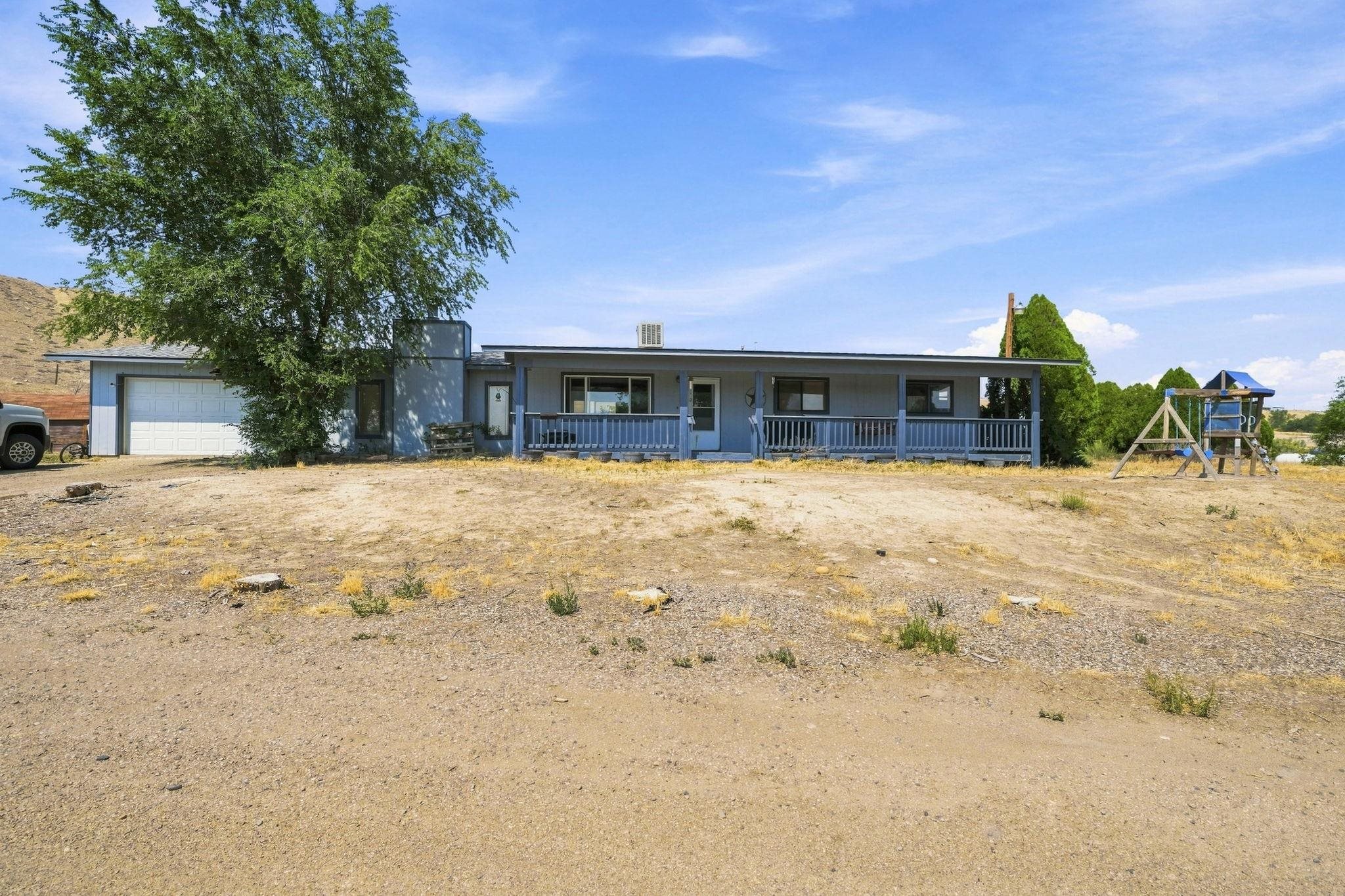 1010 Q 3/4 Road Property Photo 1