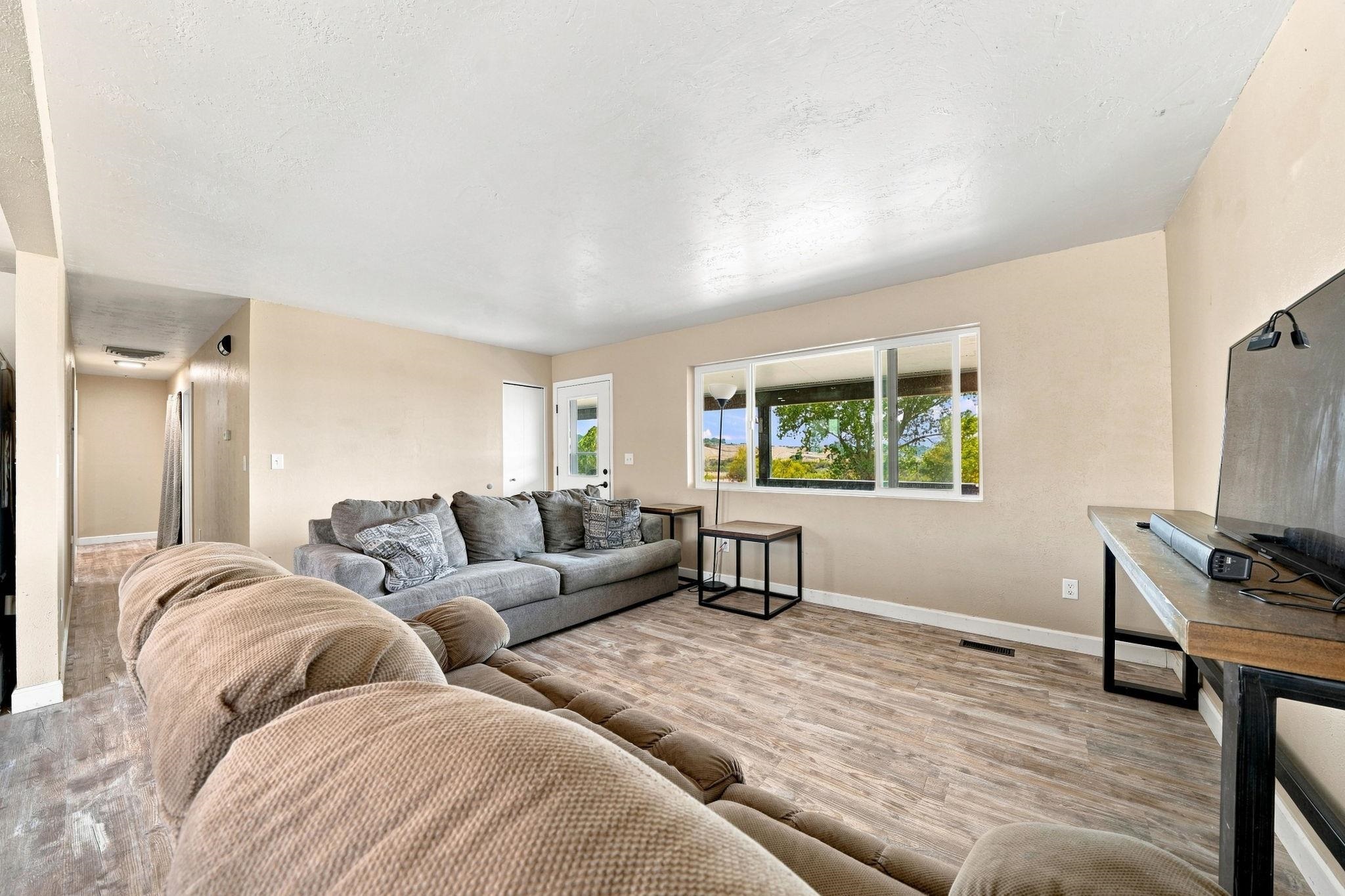 1010 Q 3/4 Road Property Photo 2