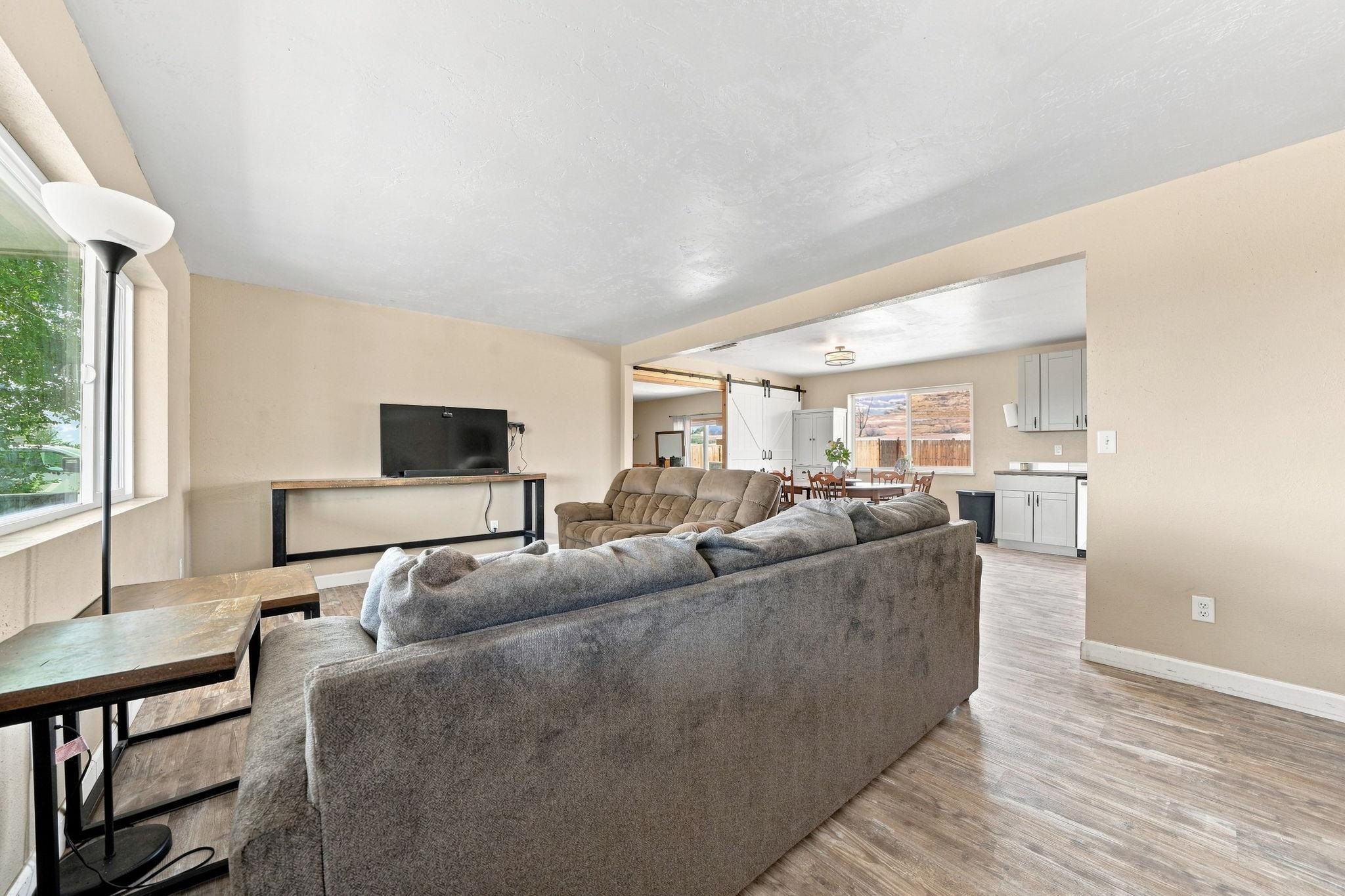 1010 Q 3/4 Road Property Photo 3
