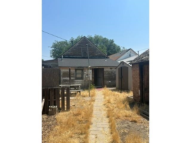 227 2nd Street Property Photo 2