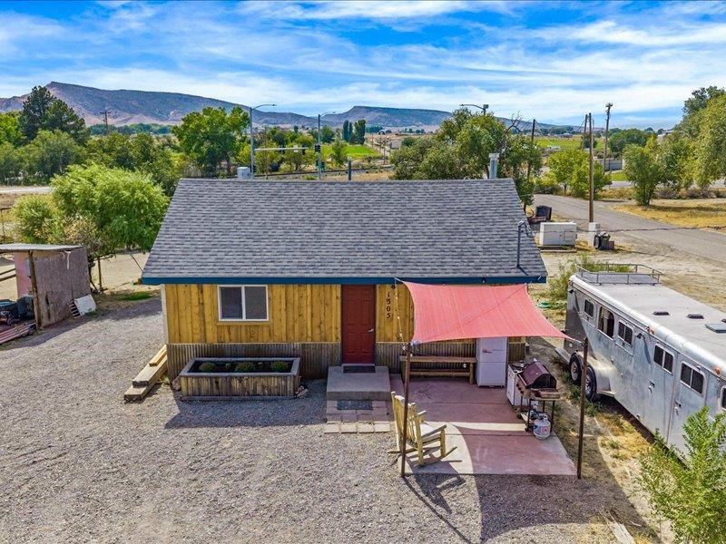1305 M 1/4 Road Property Photo 2