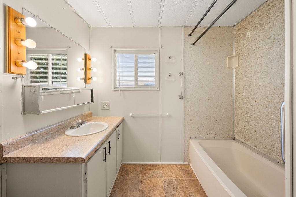3251 E Road Property Photo 18