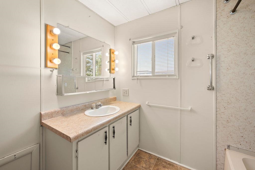 3251 E Road Property Photo 19