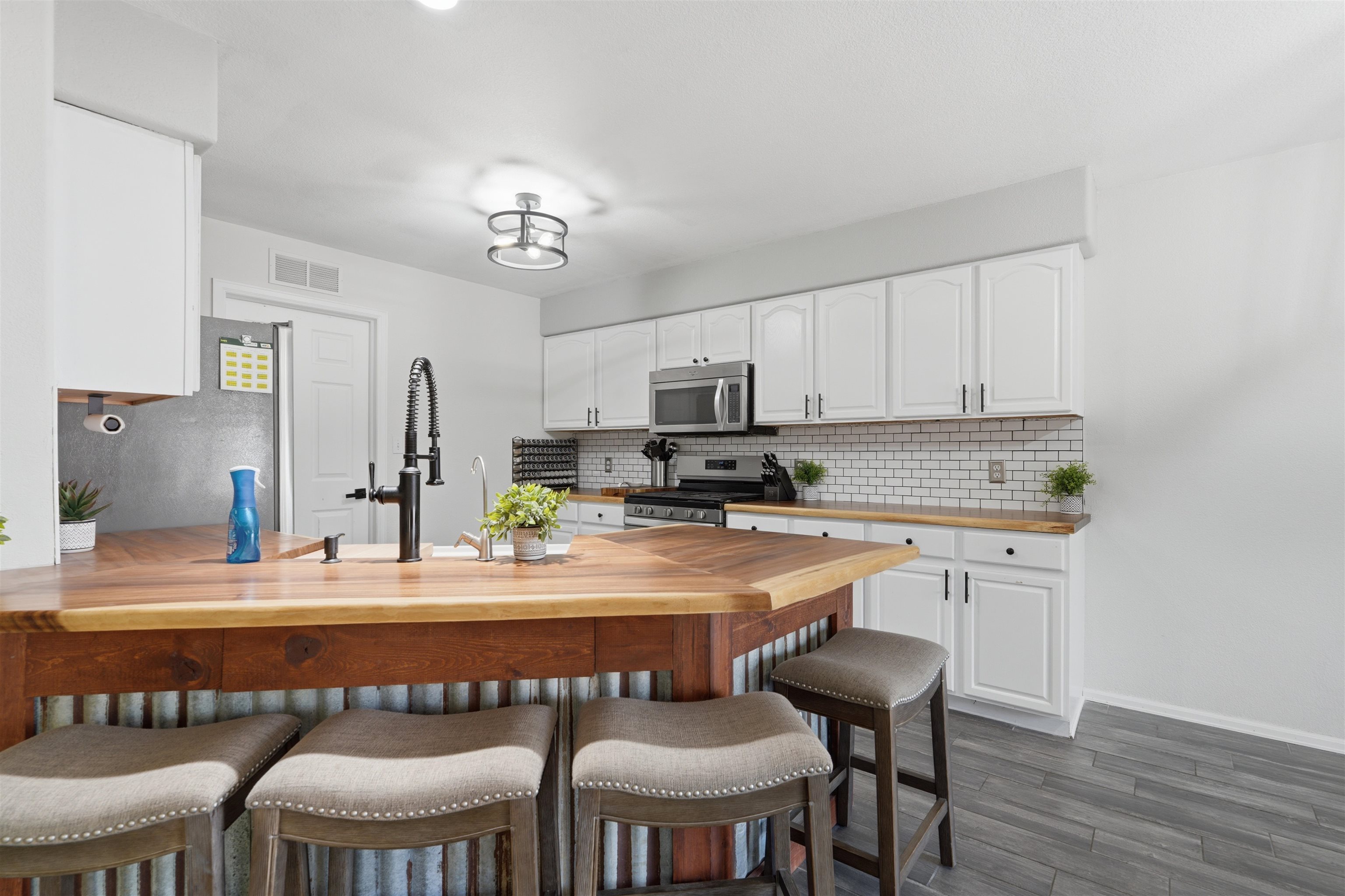 242 Narrow Leaf Drive Property Photo 7