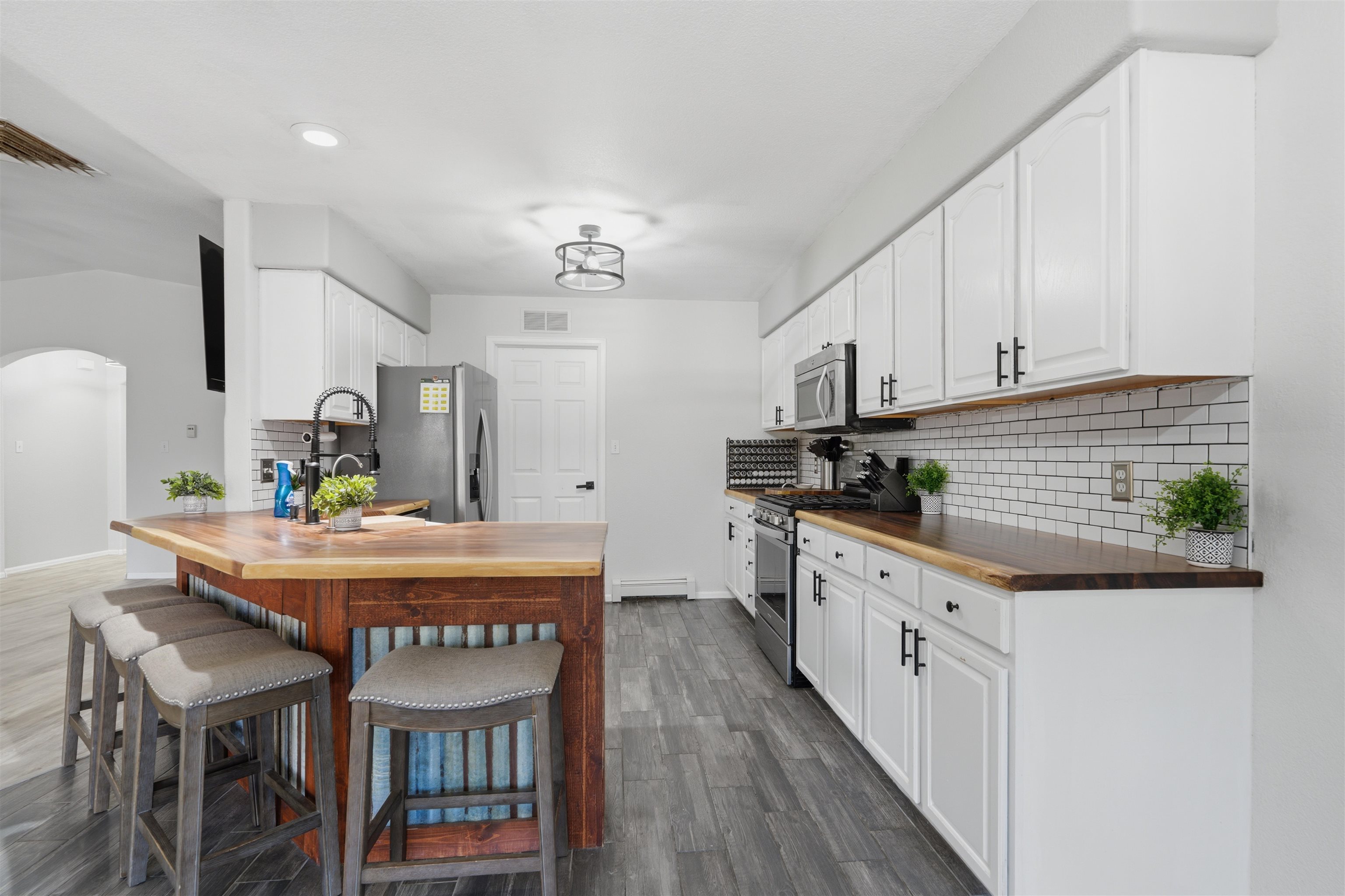 242 Narrow Leaf Drive Property Photo 8