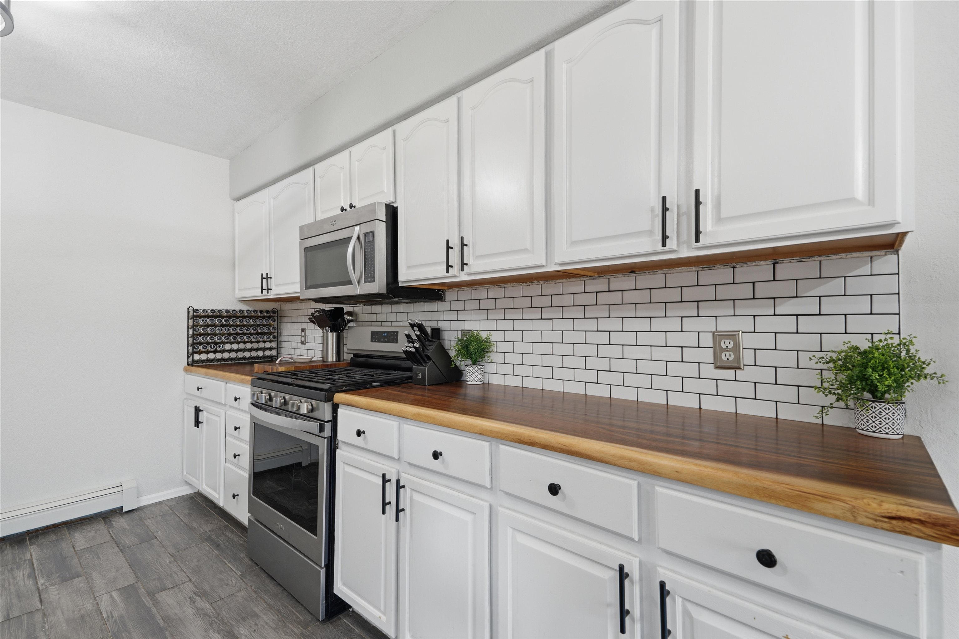 242 Narrow Leaf Drive Property Photo 9