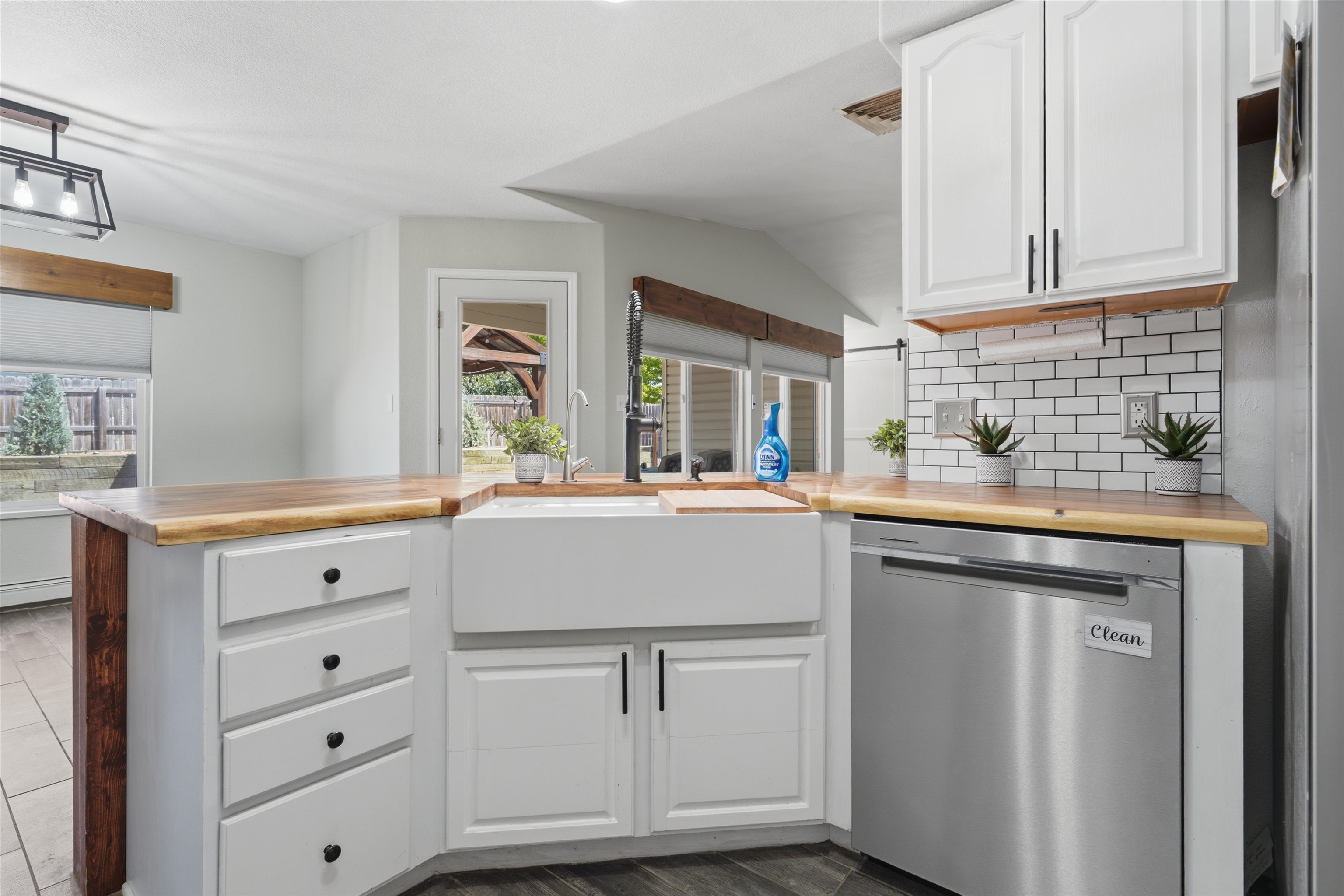 242 Narrow Leaf Drive Property Photo 11