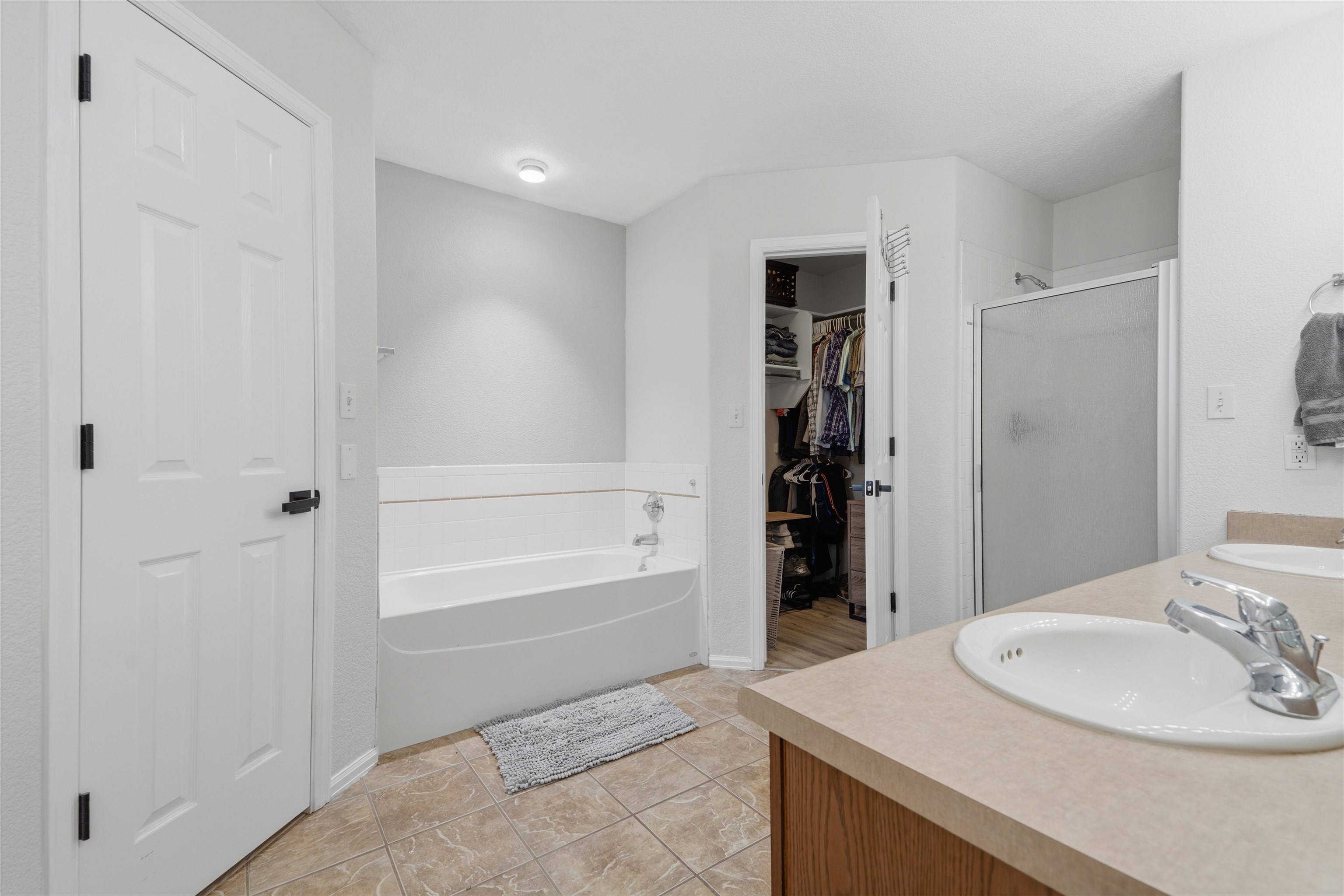 242 Narrow Leaf Drive Property Photo 16
