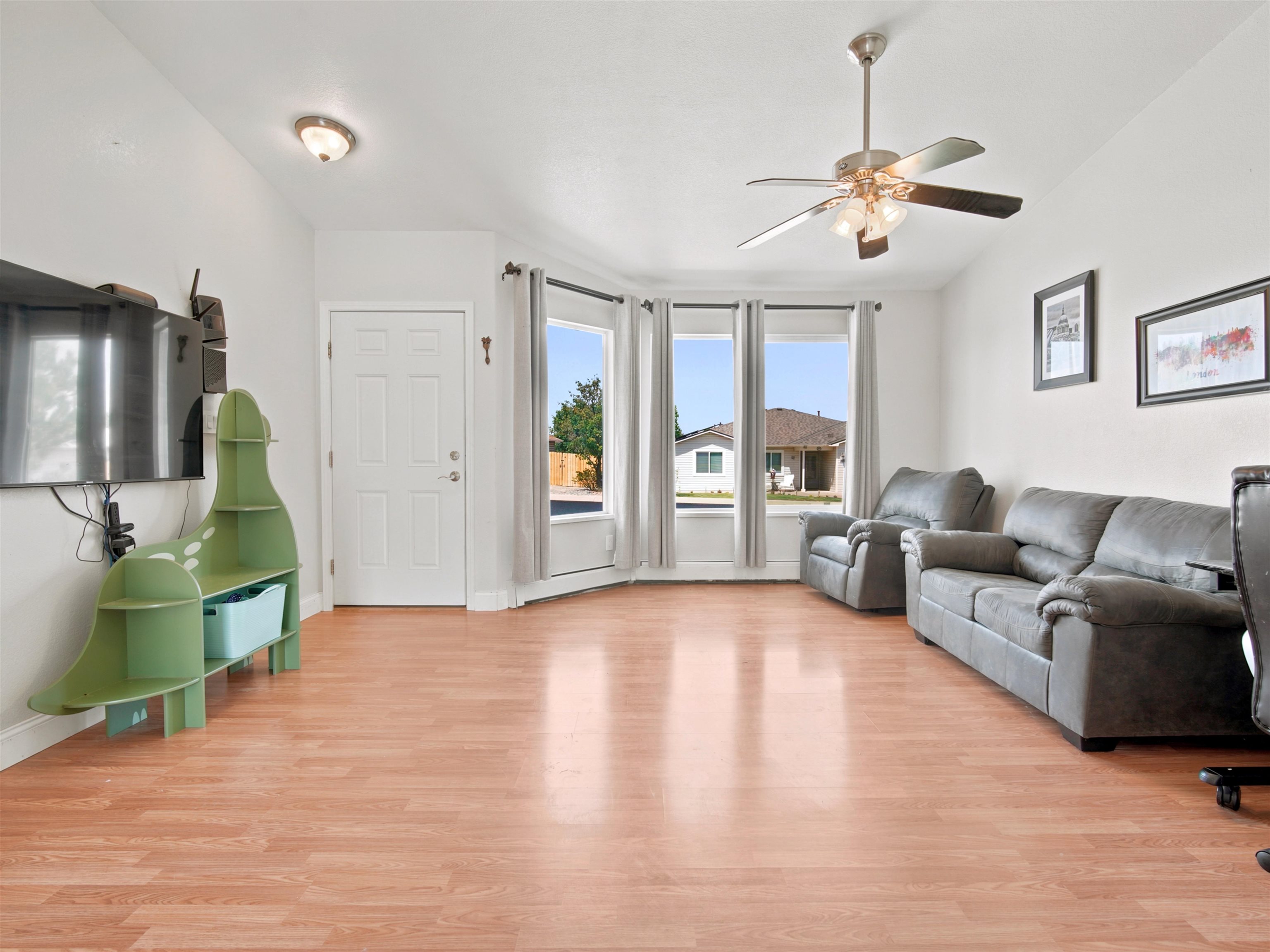 2659 B 1/2 Road Property Photo 3