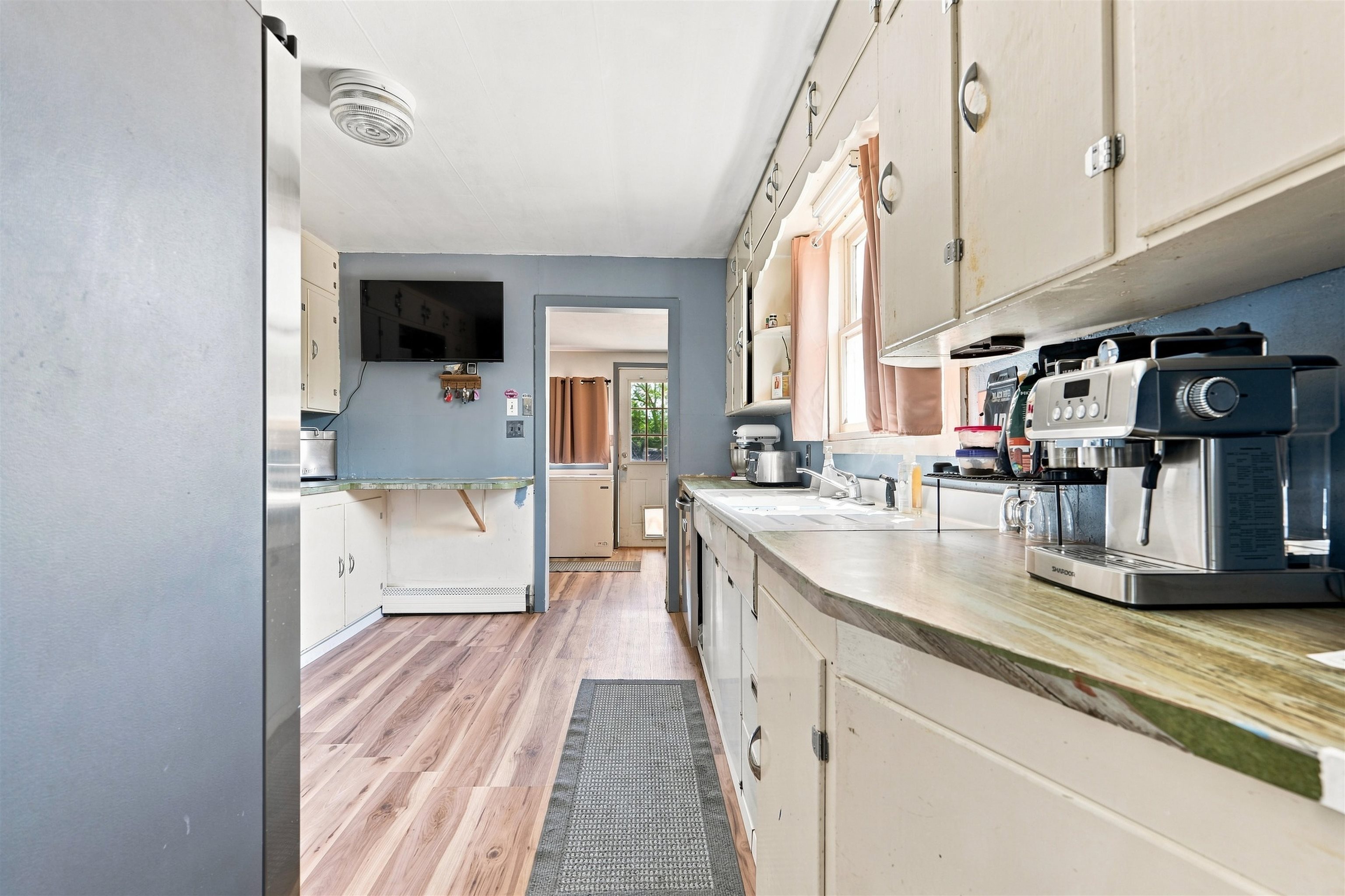 318 27 3/8 Road Property Photo 6